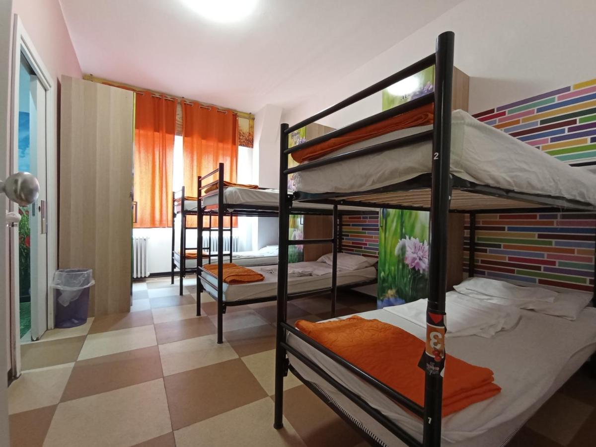 Bed 6-Bed Male Dormitory Room