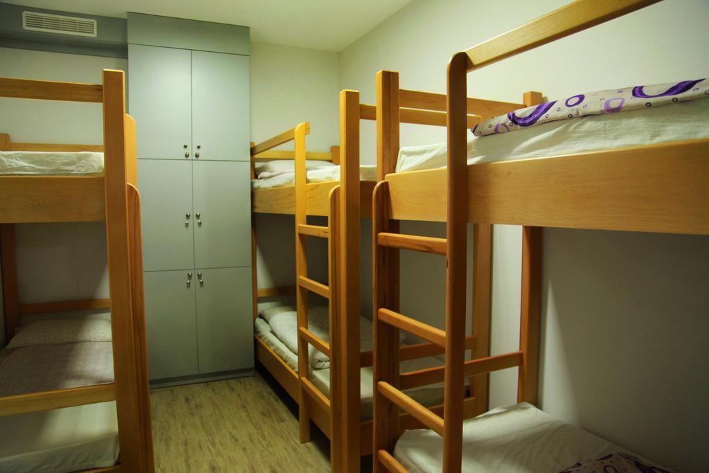 Bed in een Slaapzaal met 8 Bedden
