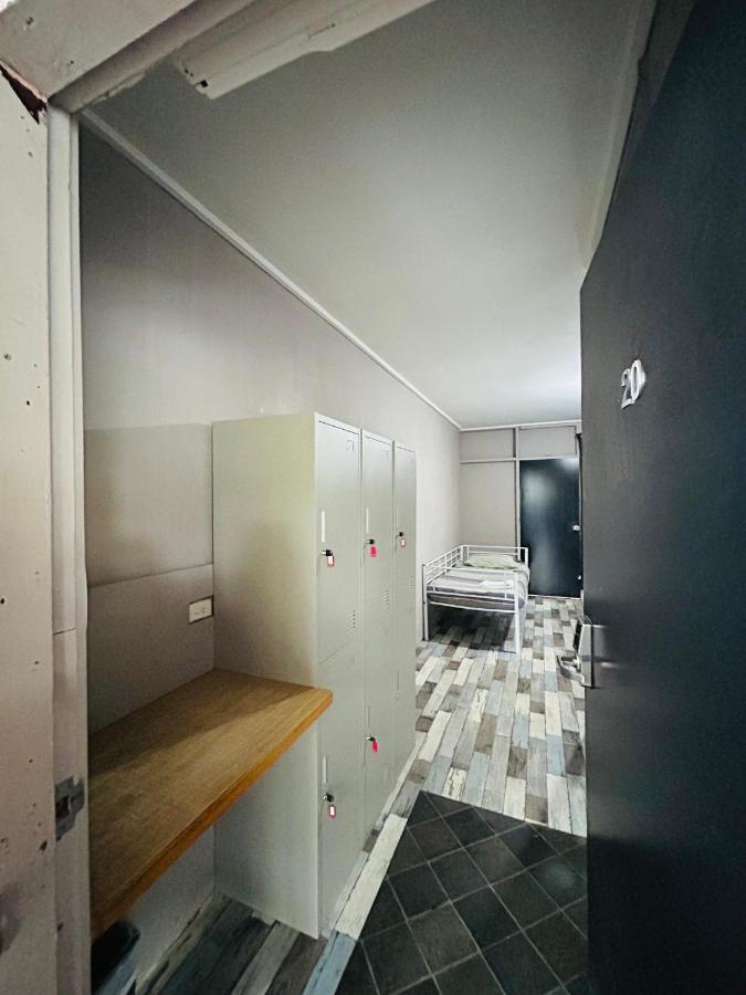 Single Bed in Mixed Dormitory Room