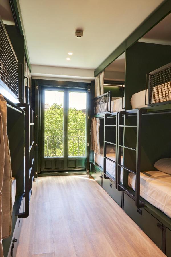 Posto Letto in Dormitorio Misto con 8 Letti