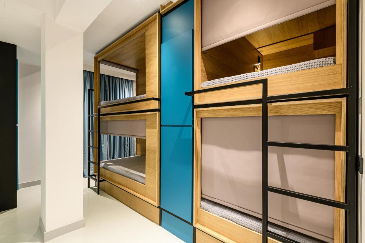 Single Bed 6-Bed Female Dormitory Room Balcony