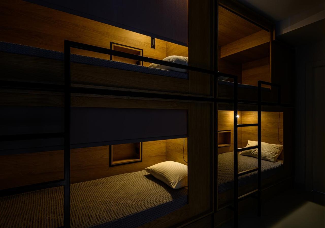 Single Bed 8-Bed Mixed Dormitory Room Balcony