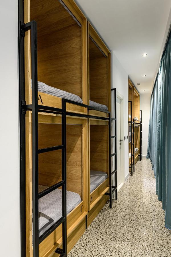 Single Bed 8-Bed Mixed Dormitory Room Balcony