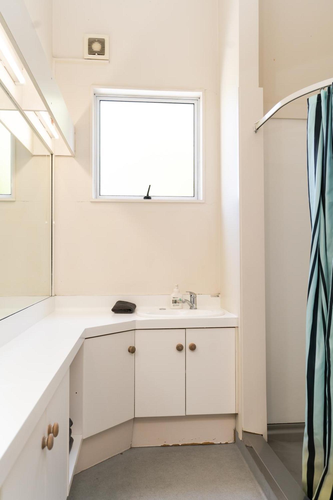One-Bedroom Apartment,1499660383:JPEG