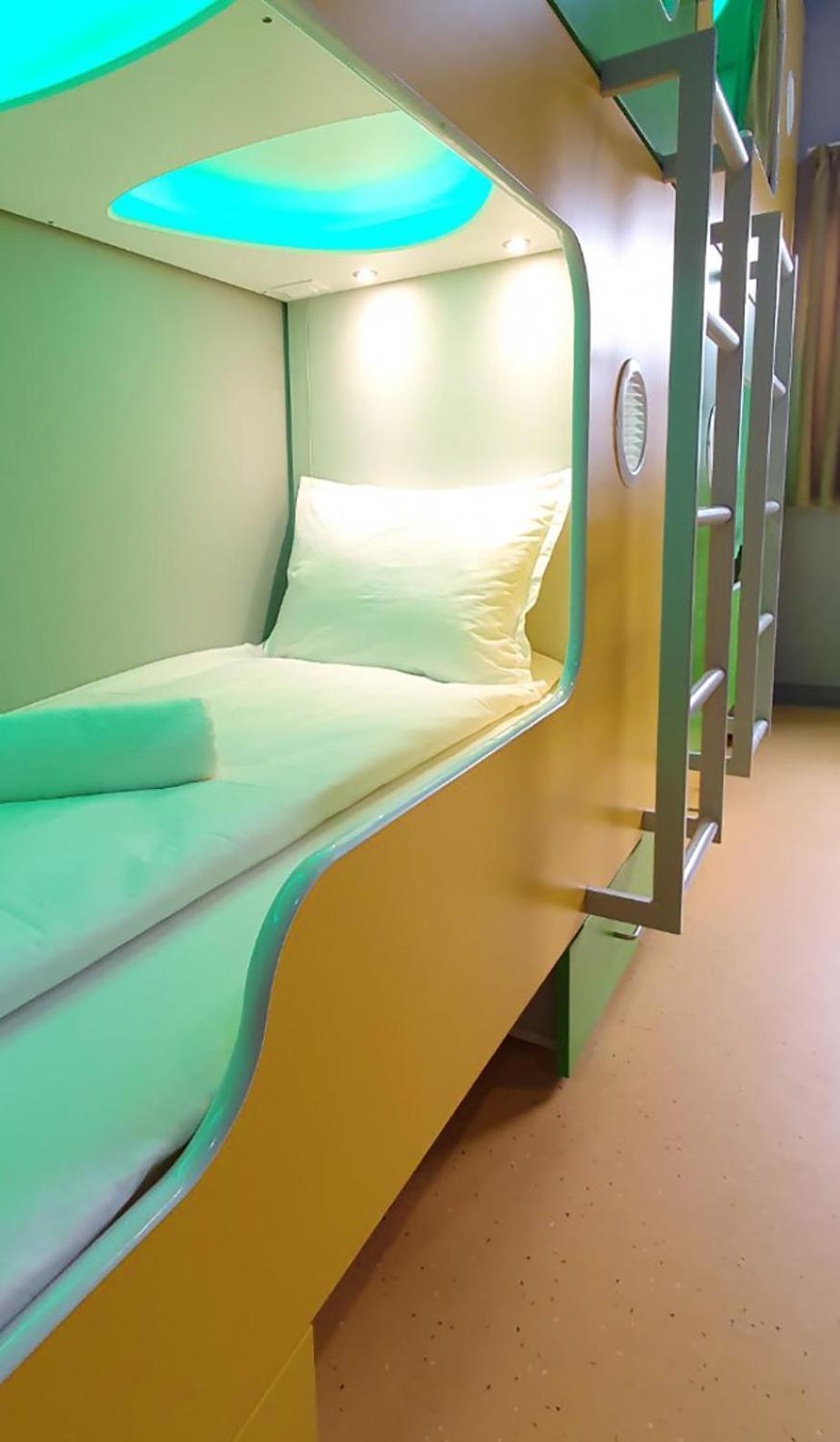 Posto Letto in Dormitorio Misto con 8 Letti
