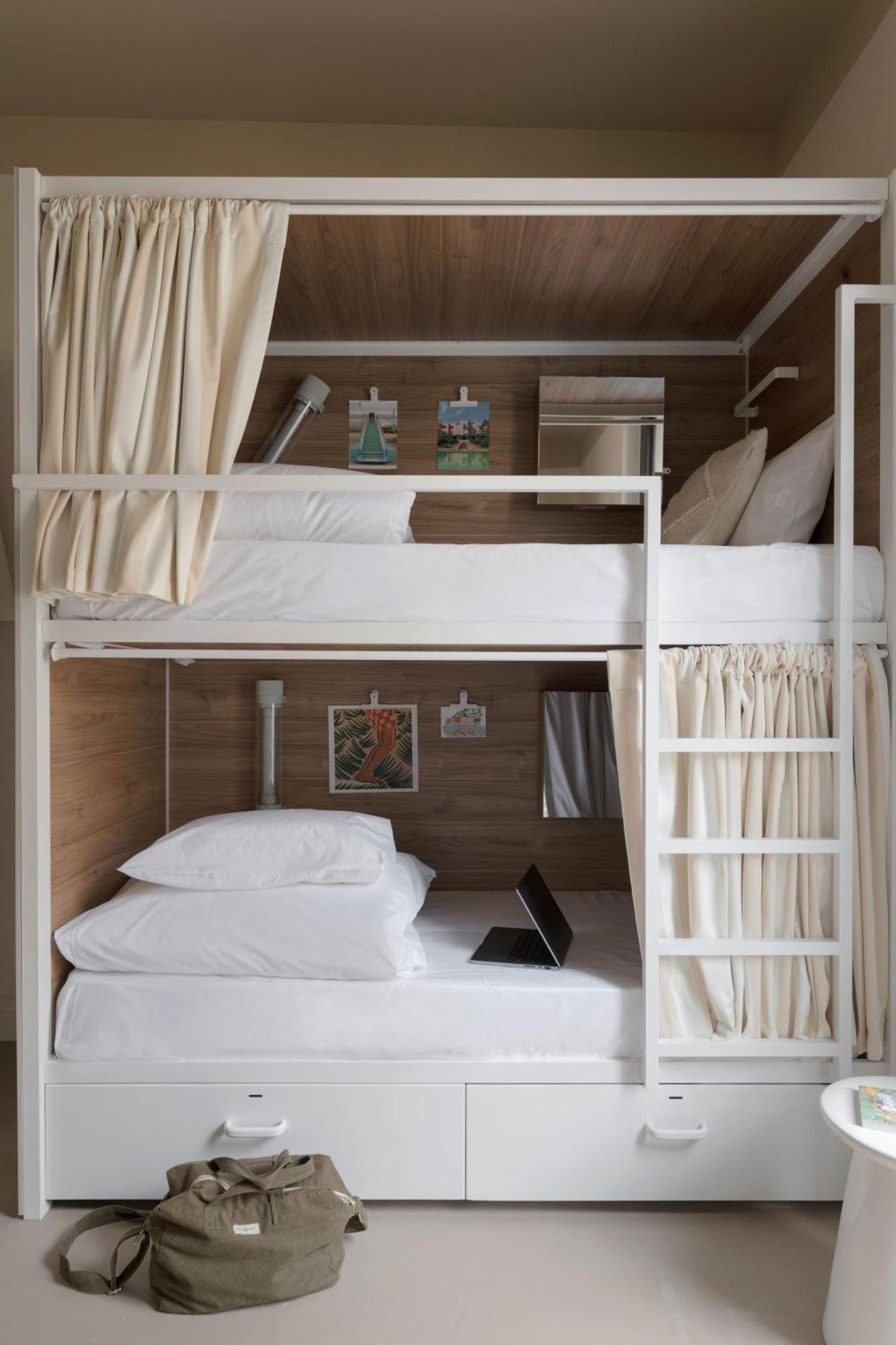 Vierbettzimmer mit Gemeinschaftsbad