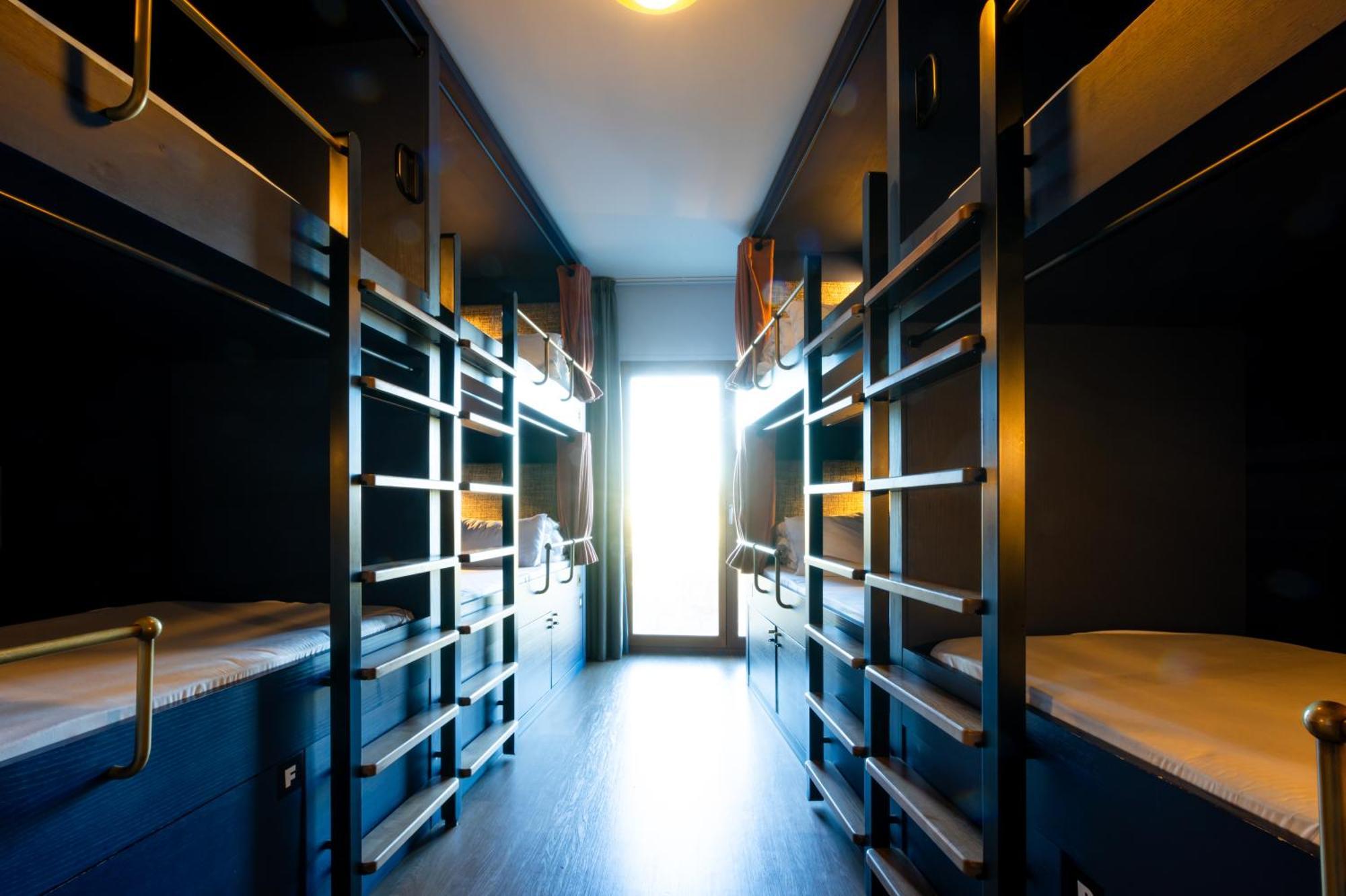 Bed 8-Bed Mixed Dormitory Room