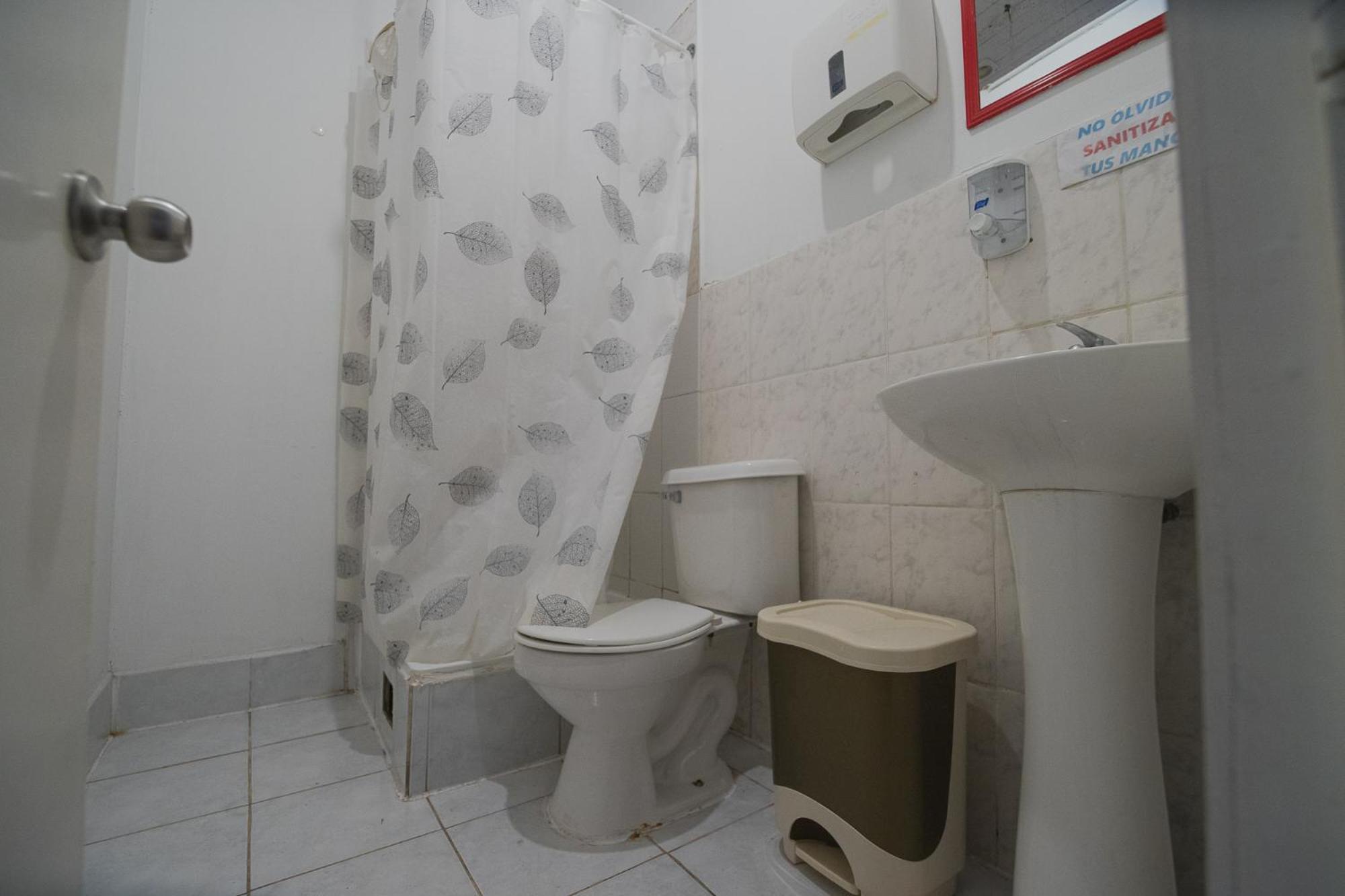 Habitación Compartida Femenina de 8 camas