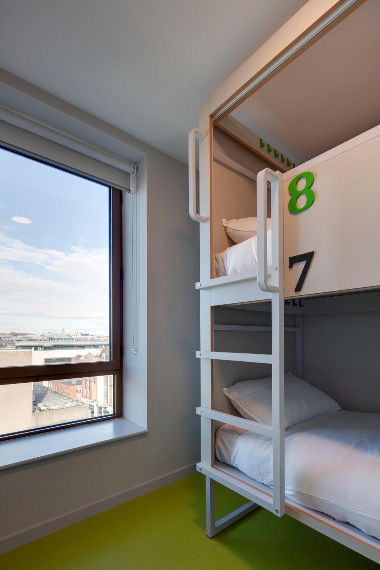 Bed 8-Bed Mixed Dormitory Room