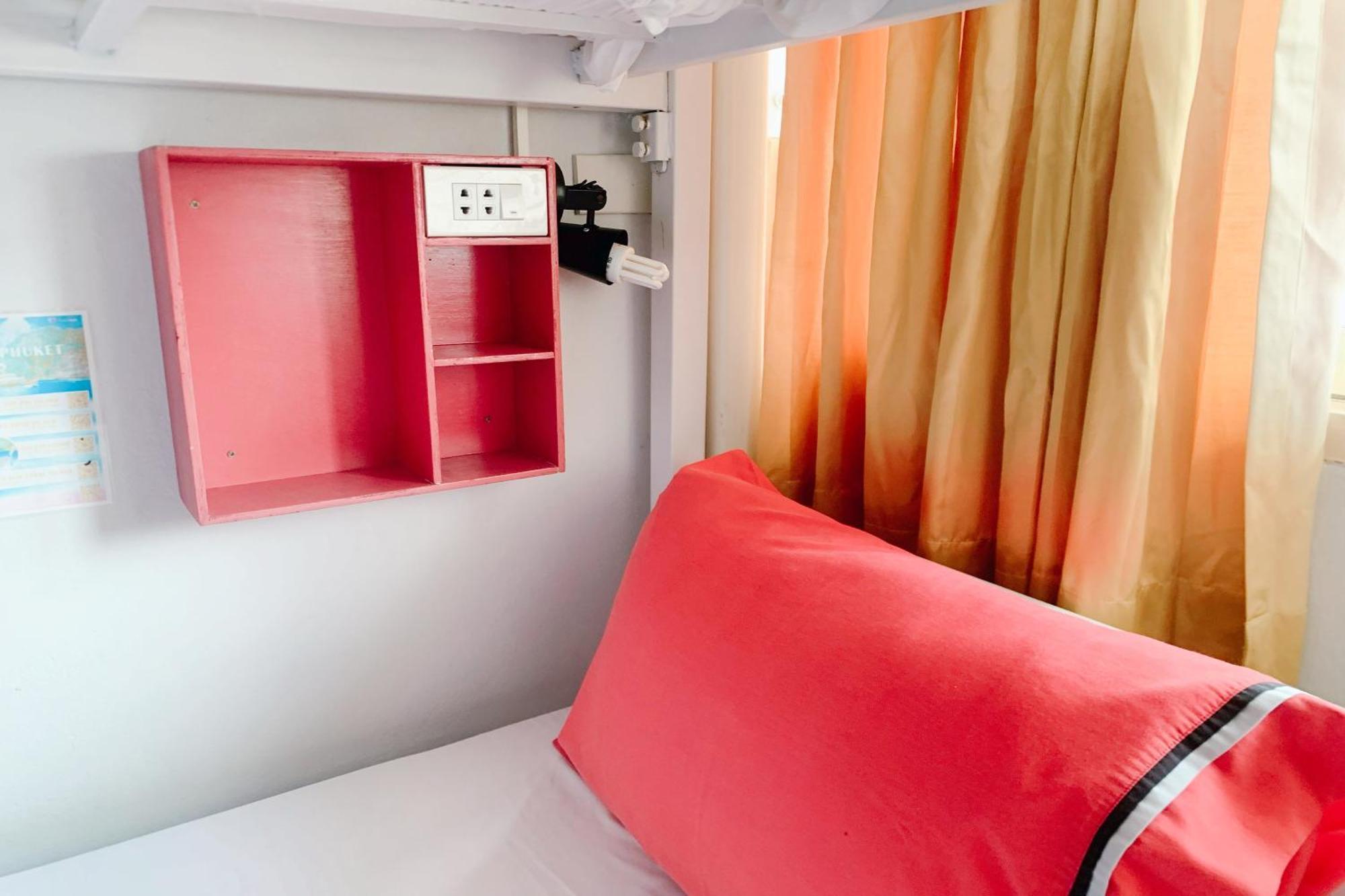 Bed in 8-Bed Mixed Dormitory Room
