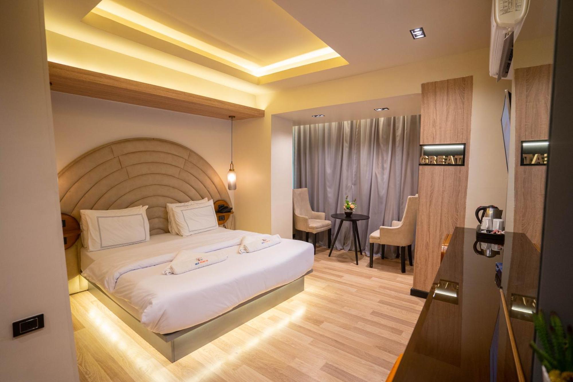 Double or Twin Room with Pyramids View,1548668536:JPEG