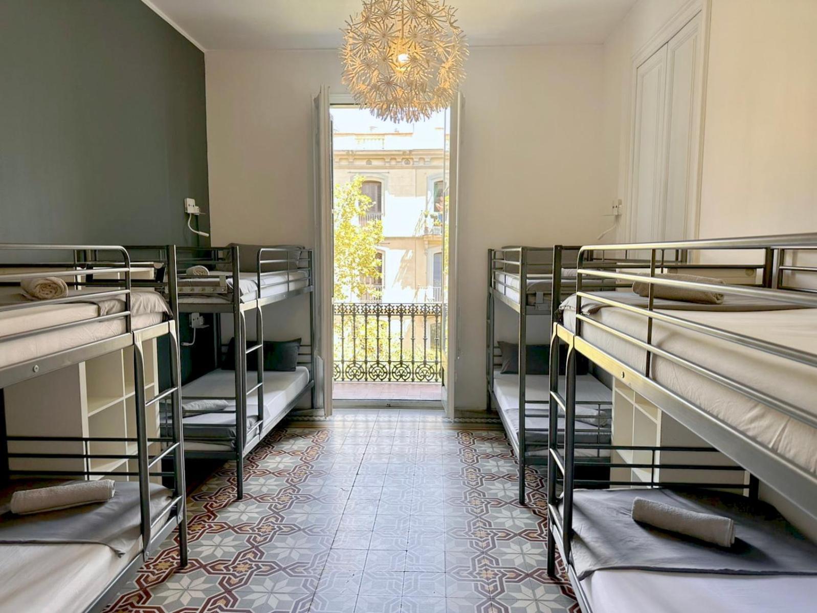 Bed 8-Bed Mixed Dormitory Room
