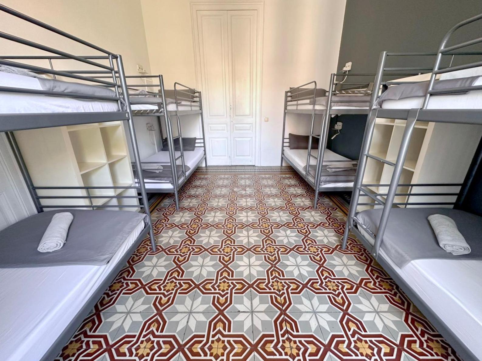 Bed 8-Bed Mixed Dormitory Room
