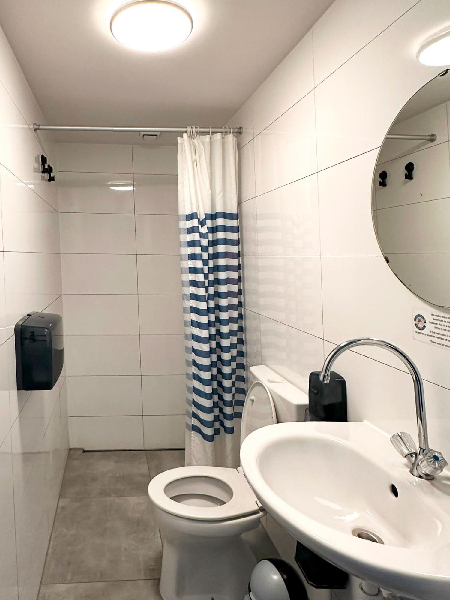 Vierbettzimmer mit eigenem Bad