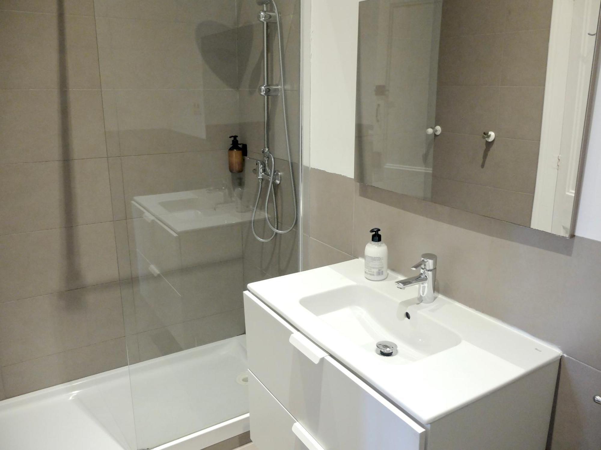 Twin Room Private Bathroom