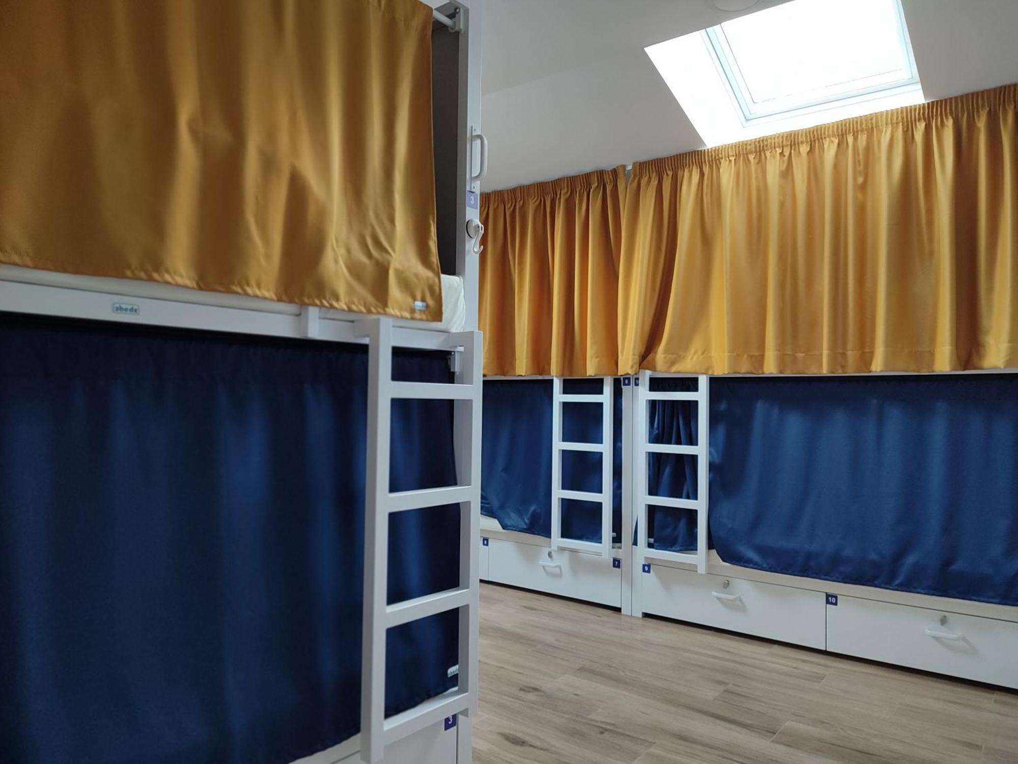 Bed 8-Bed Dormitory Room