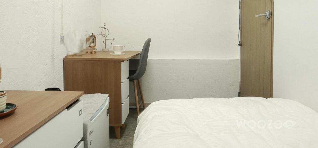 Small Single Room,1559138047:JPEG
