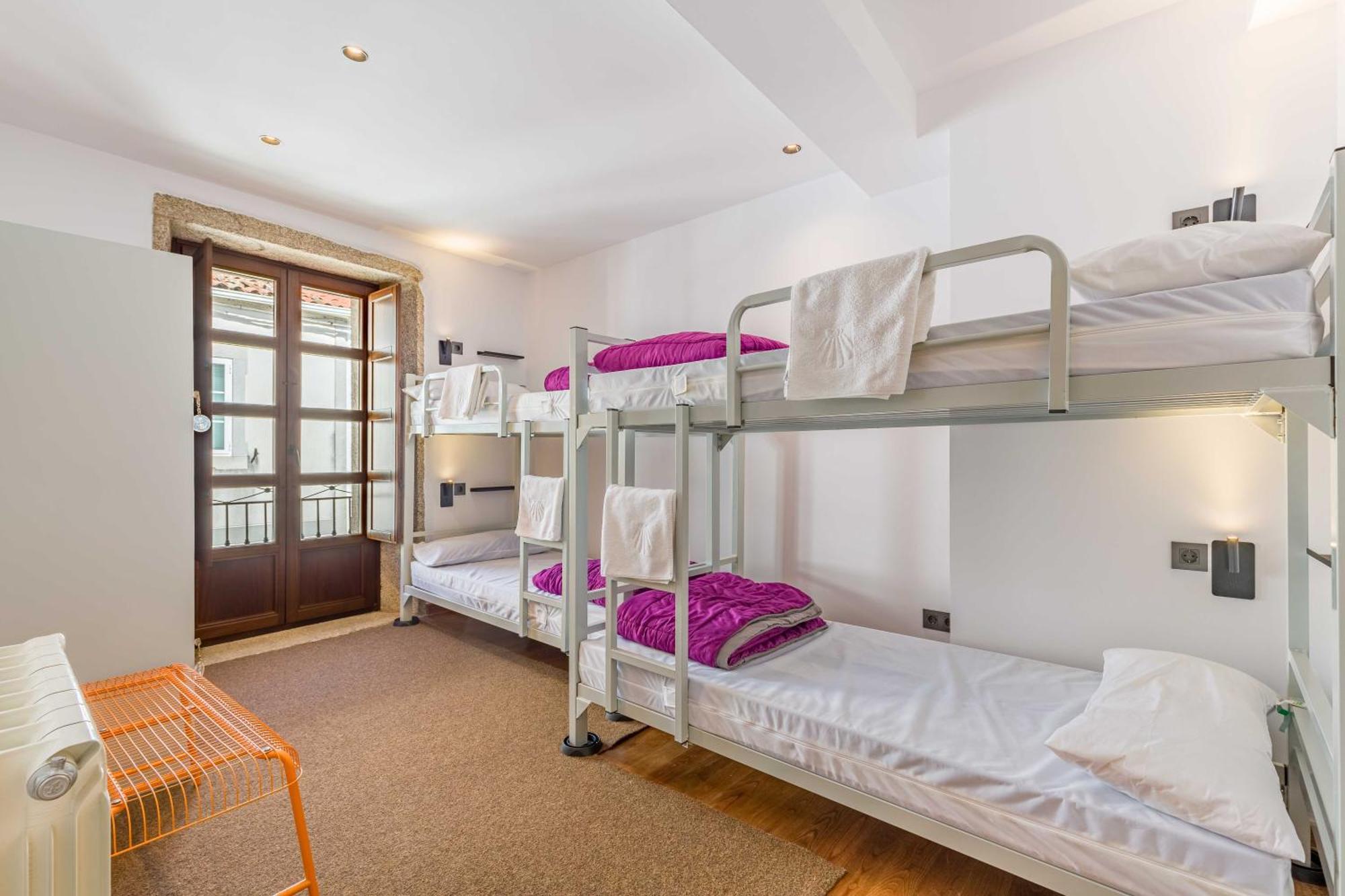 Bunk Bed in Mixed Dormitory Room,1563416326:JPEG