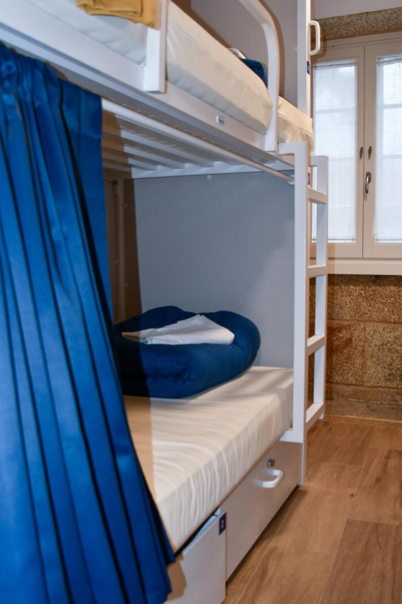 Single Bed 4-Bed Dormitory Room