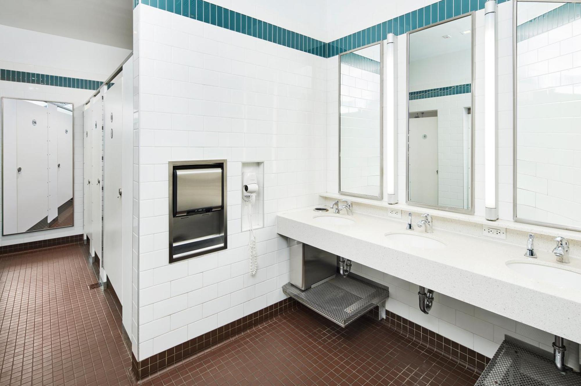 Bed Women's 12-Bed Dormitory