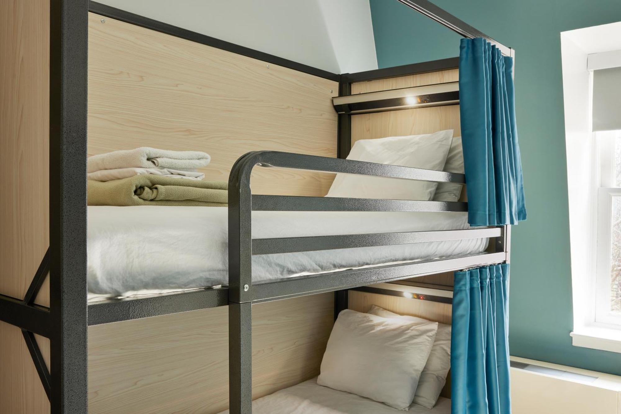 Bed Women's 12-Bed Dormitory