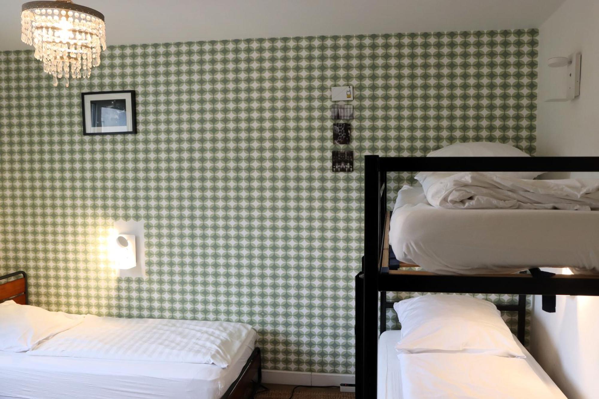 Dreibettzimmer mit Bad