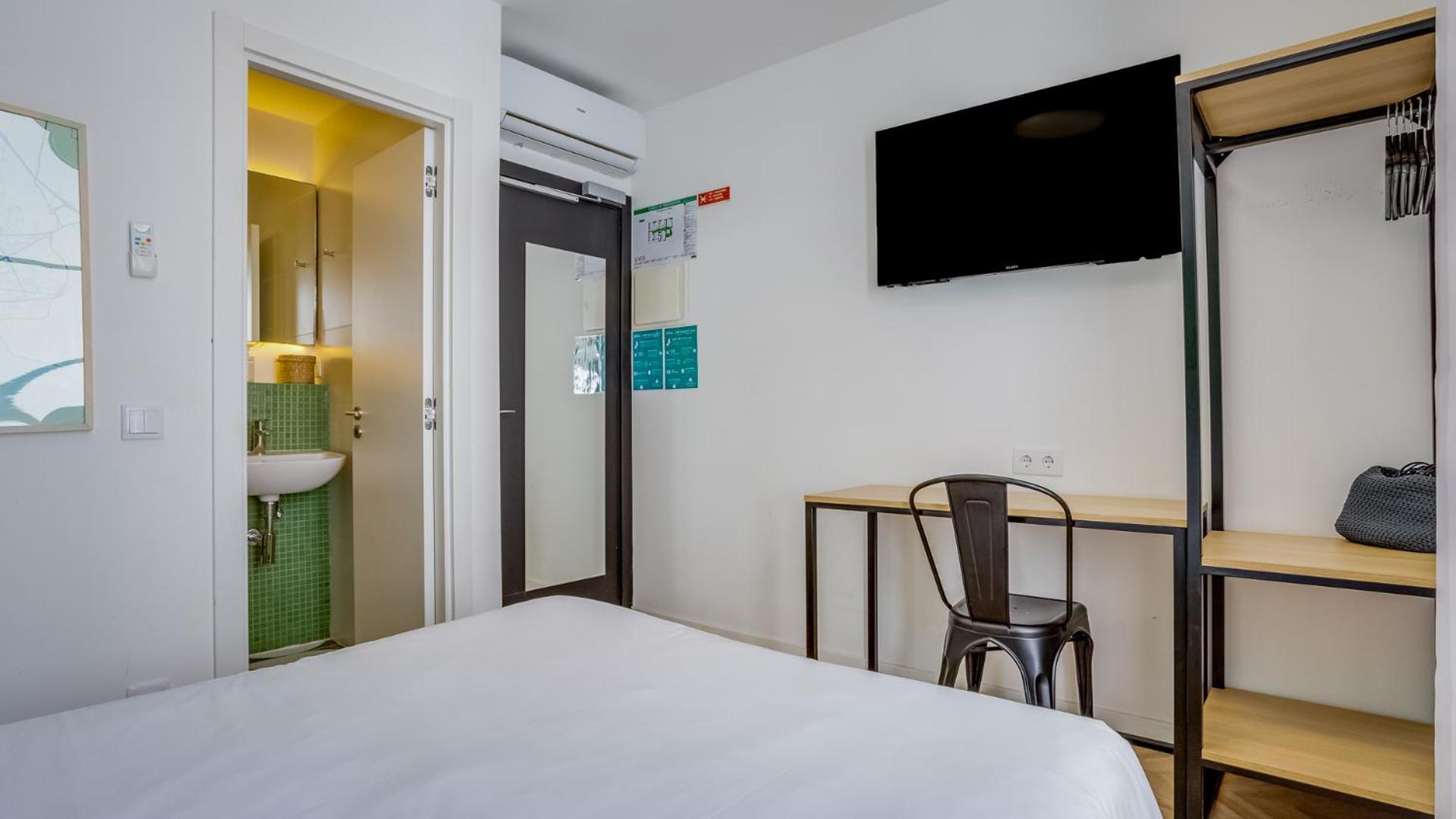 Single Room Private Bathroom