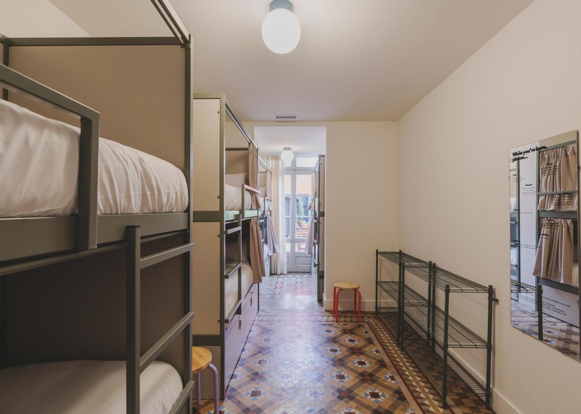 Posto Letto in Dormitorio Misto con 8 Letti