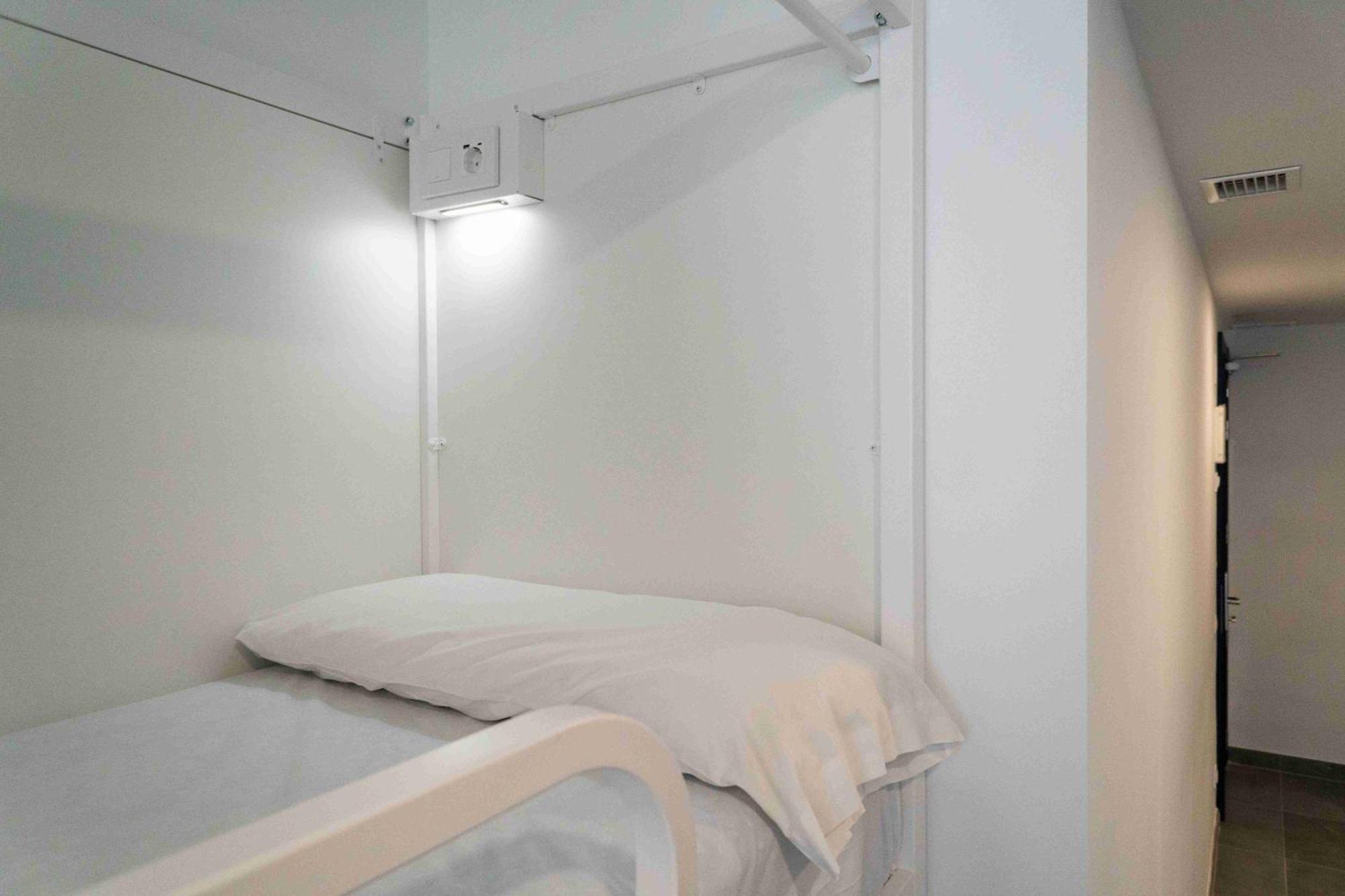 Cama en habitación compartida mixta de 8 camas y baño privado