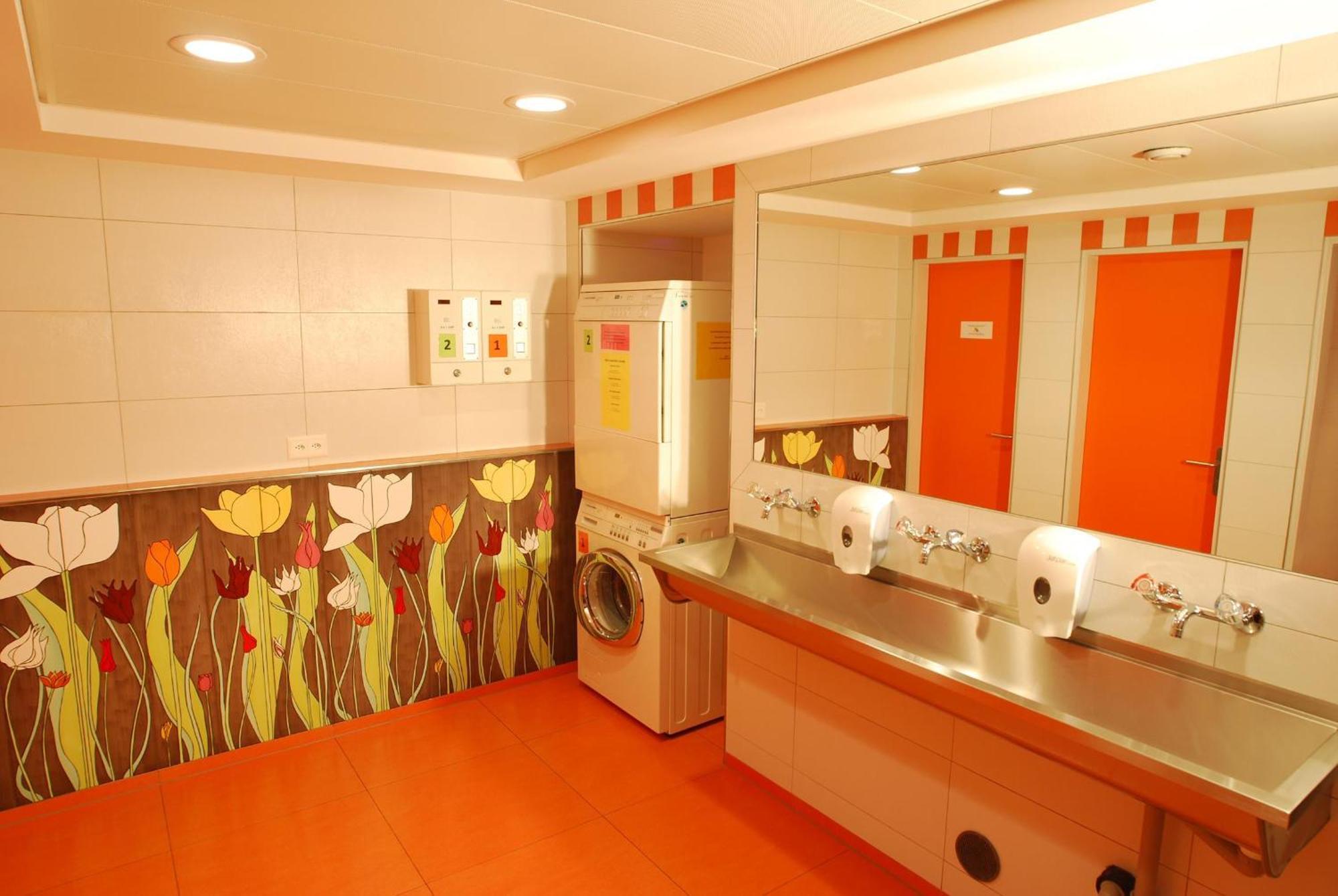 Single Bed Mixed Dormitory Room