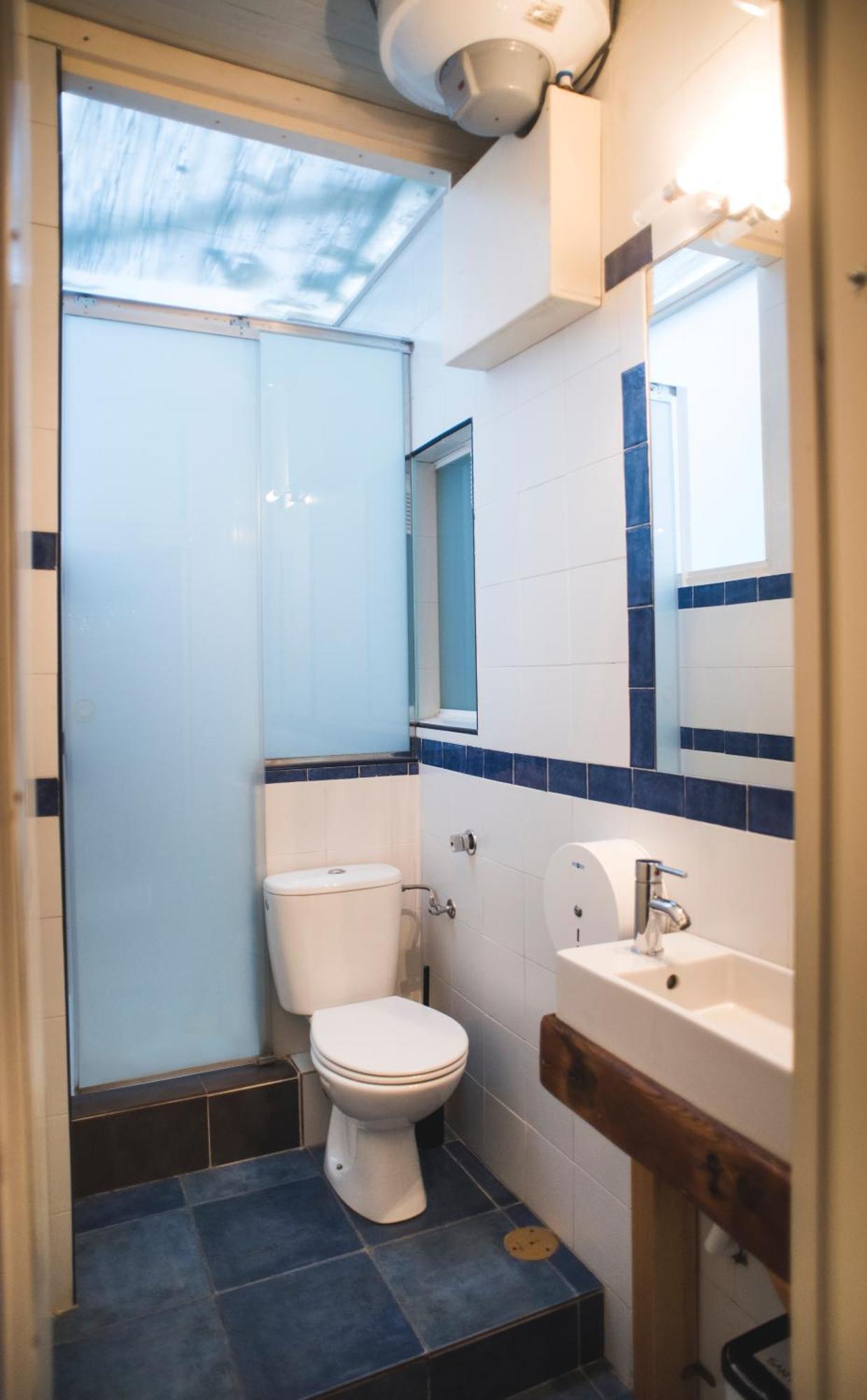 Lit dans Dortoir pour Femmes de 7 Lits avec Salle de Bains Privative