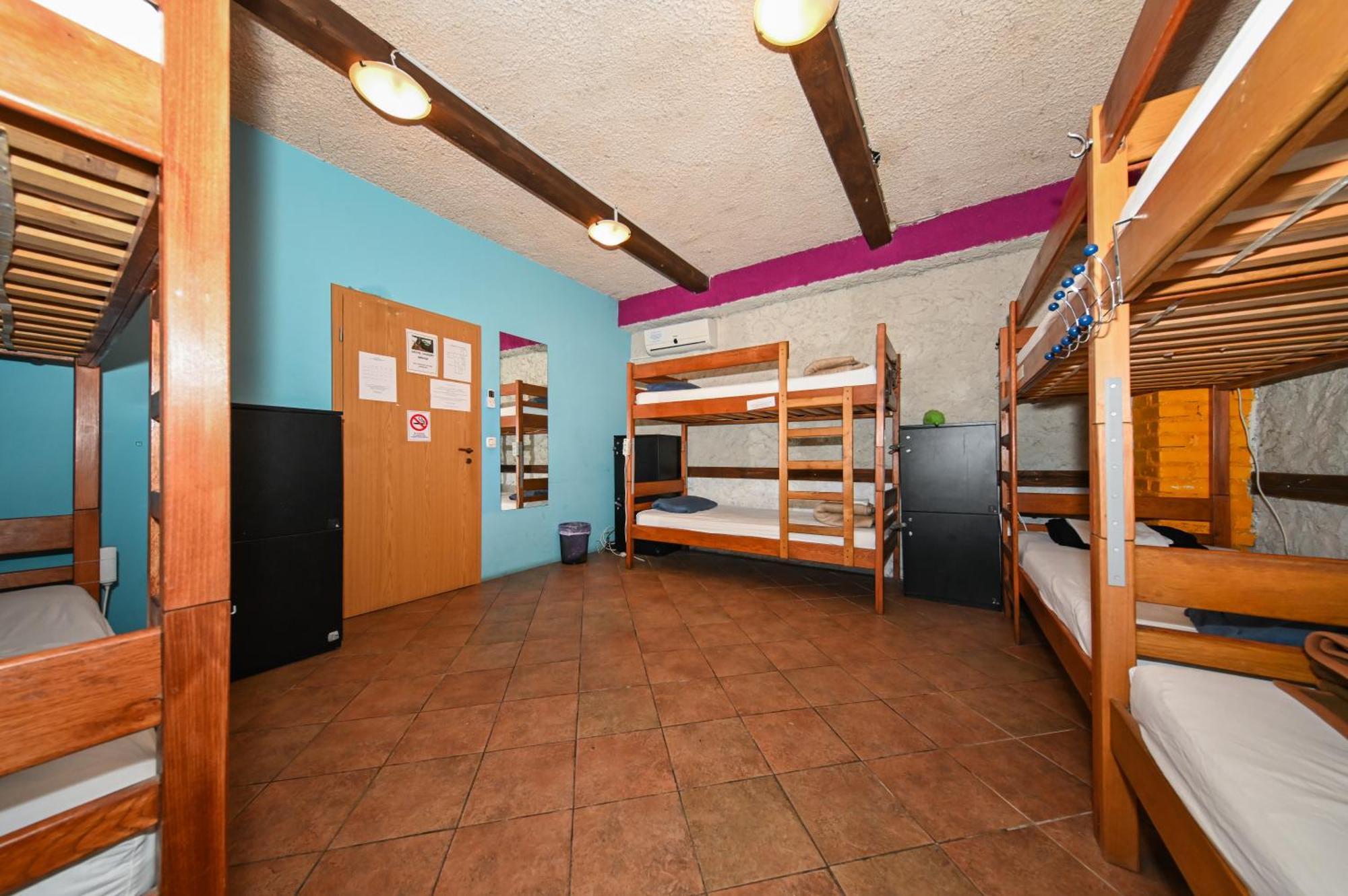 Lit dans Dortoir Mixte de 8 Lits