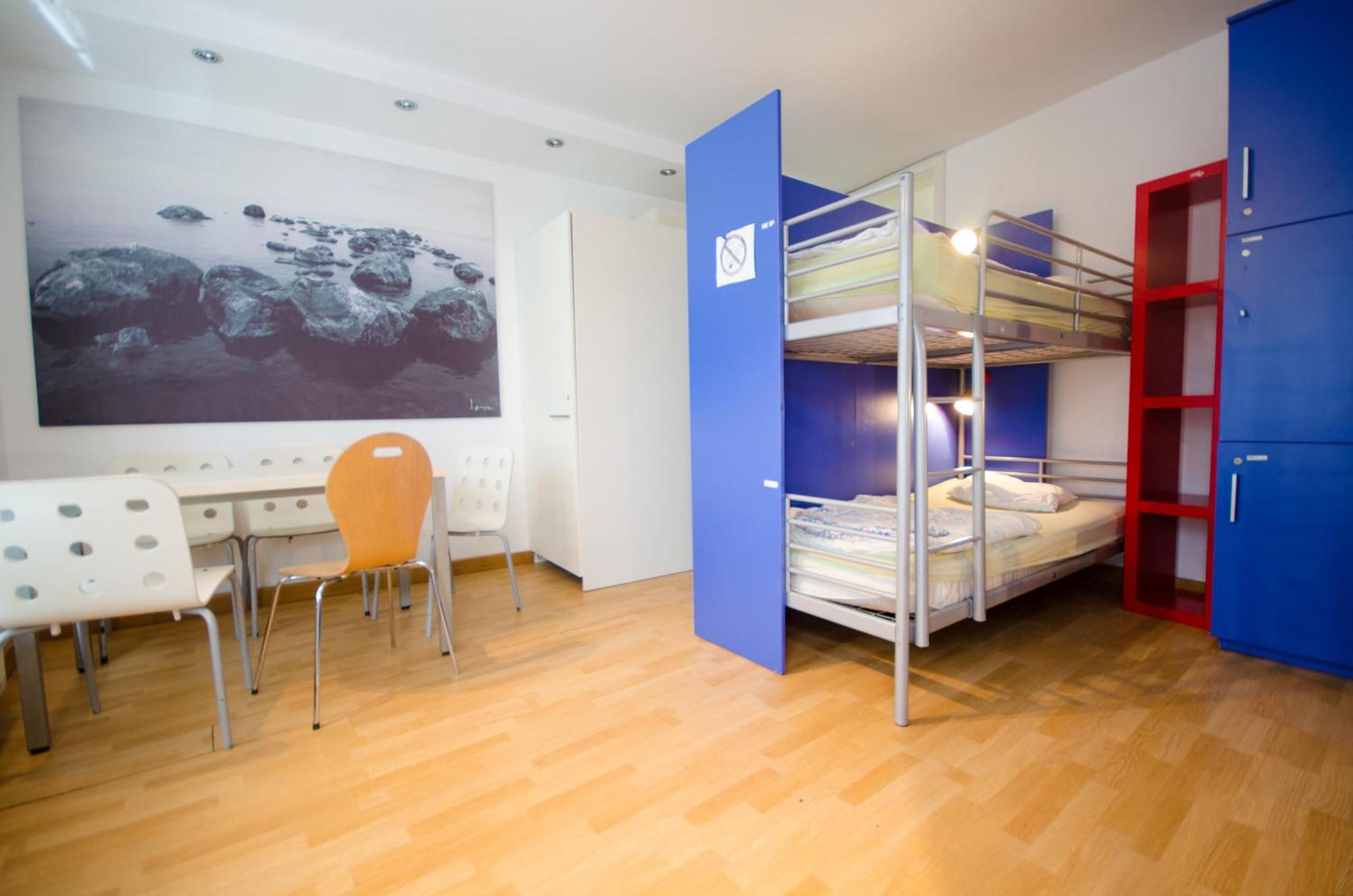 Bed 6-Bed Dormitory Room
