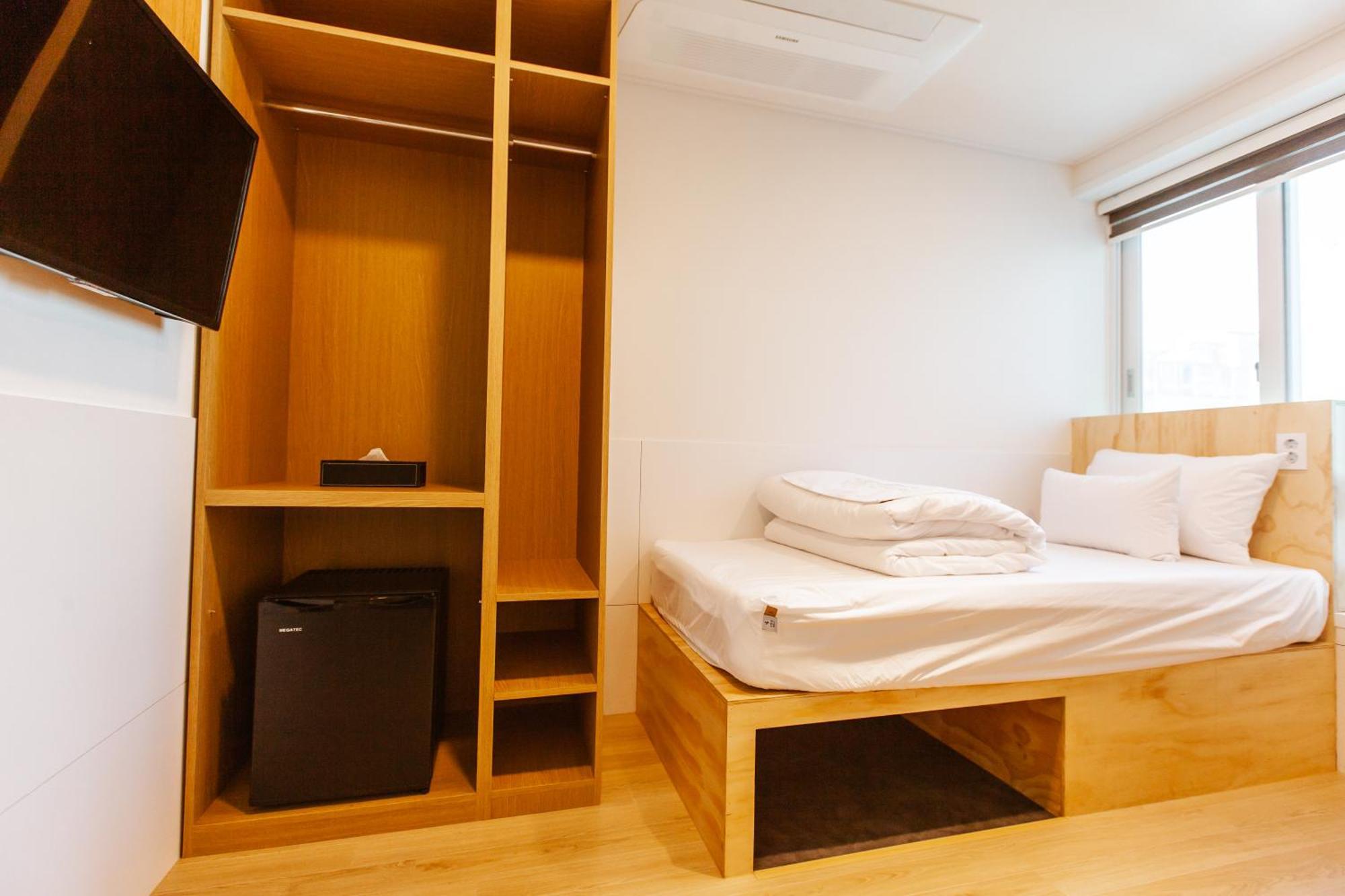 Twin Room,1661127088:JPEG