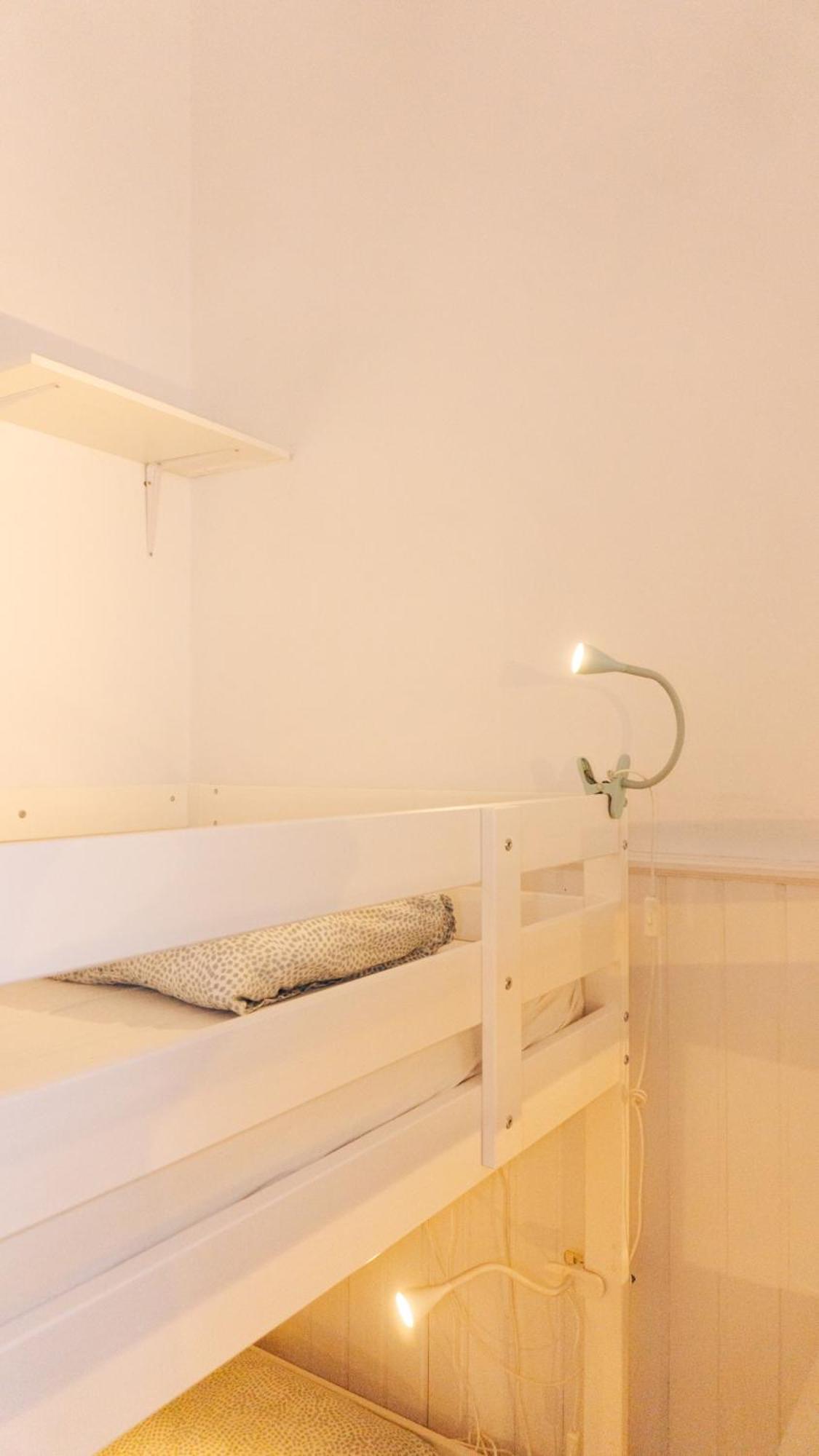 Cama Individual en dormitorio compartido de 6 camas
