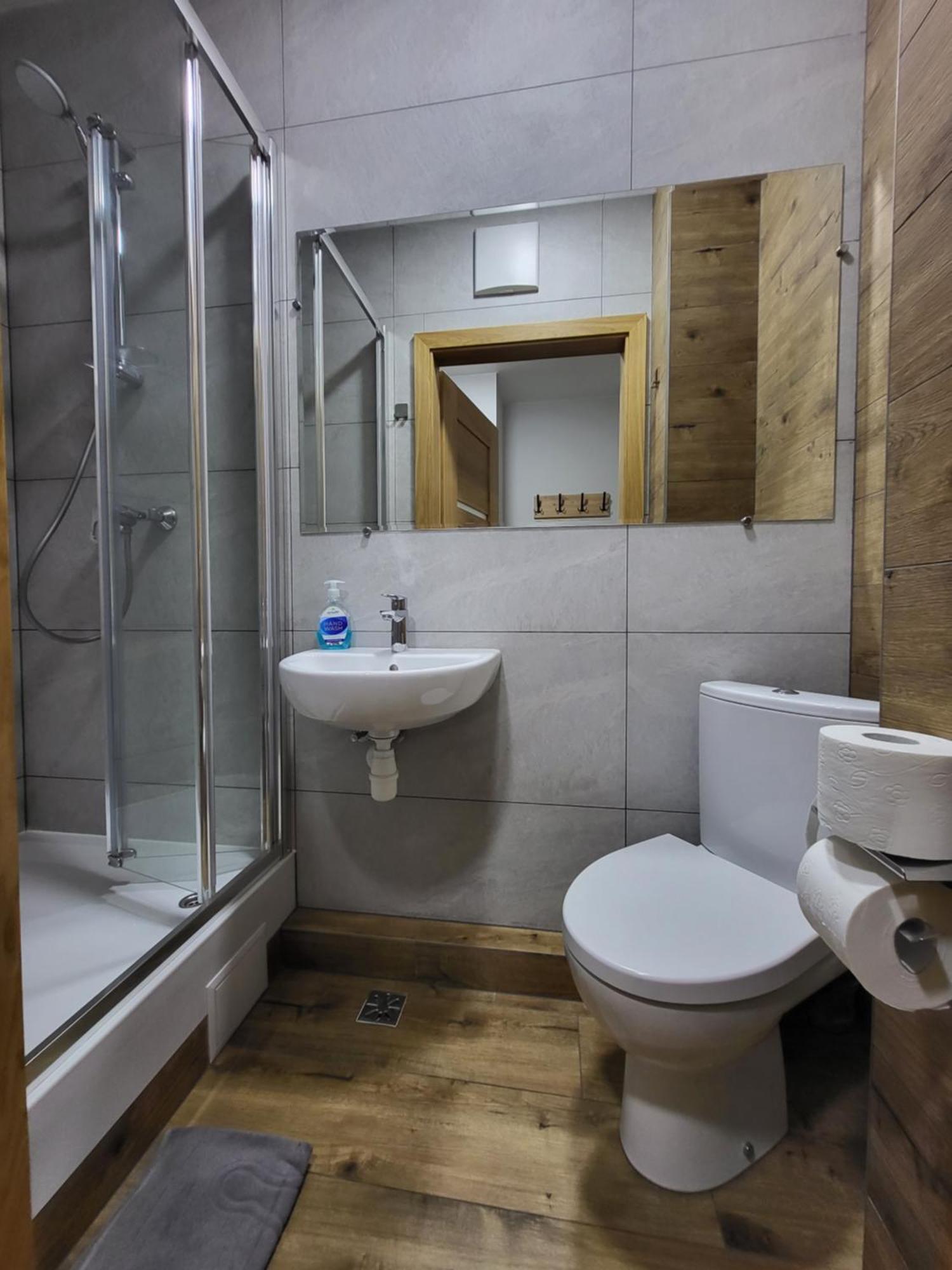 Dreibettzimmer mit eigenem Bad