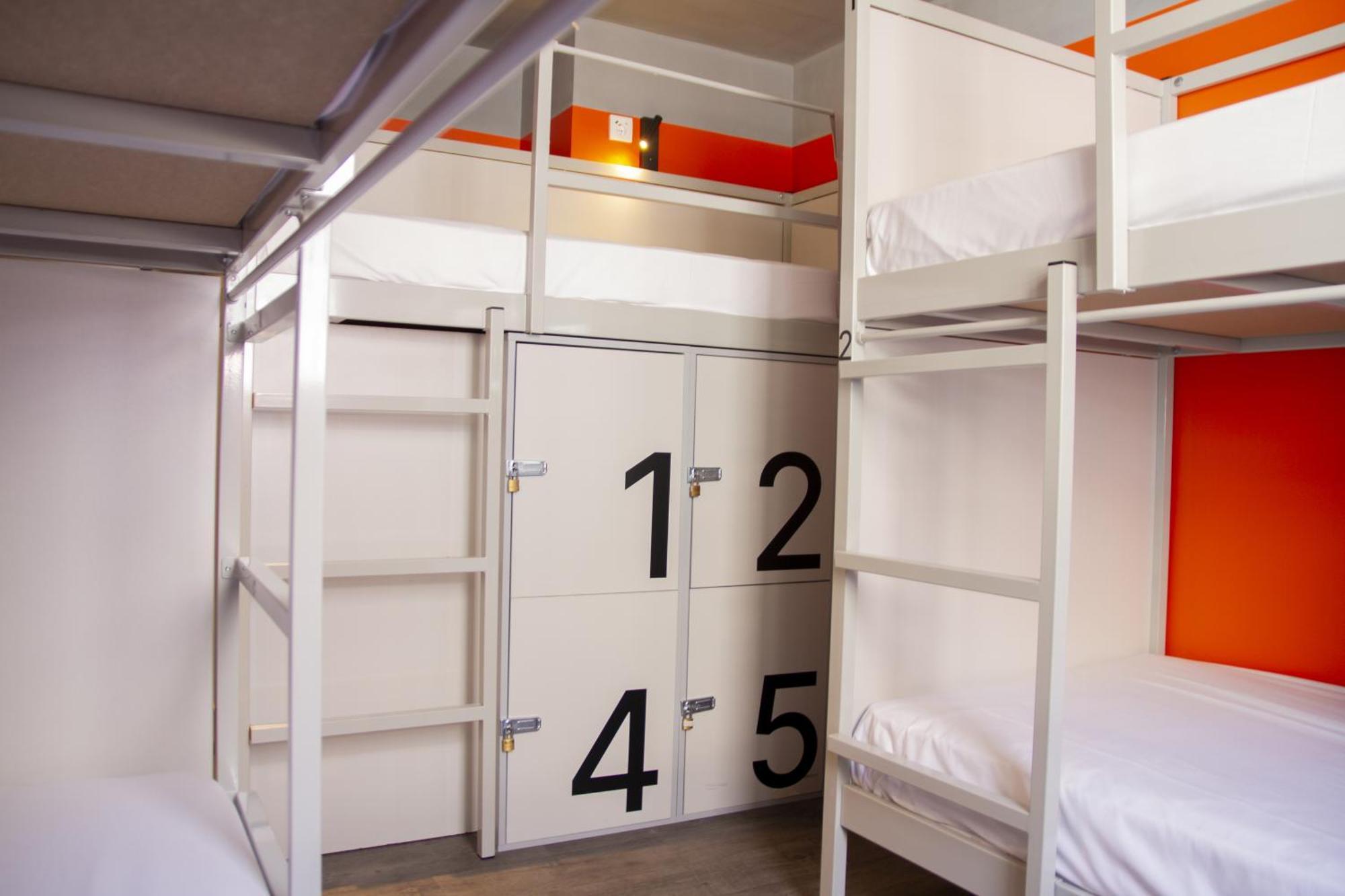 Posto Letto in Dormitorio Misto con 5 Letti e con Bagno in Comune