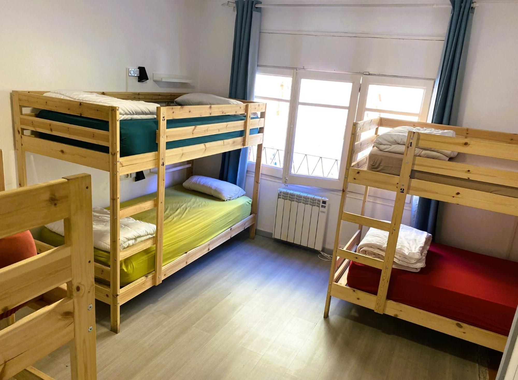 Single Bed 6-Bed Dormitory Room