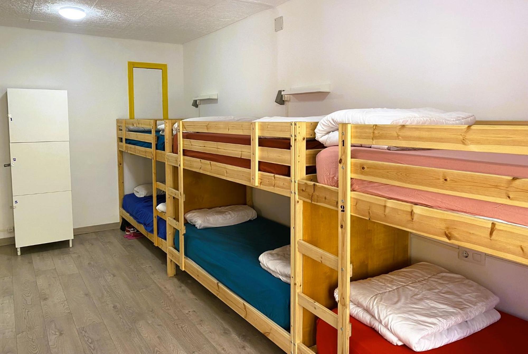 Single Bed 6-Bed Dormitory Room