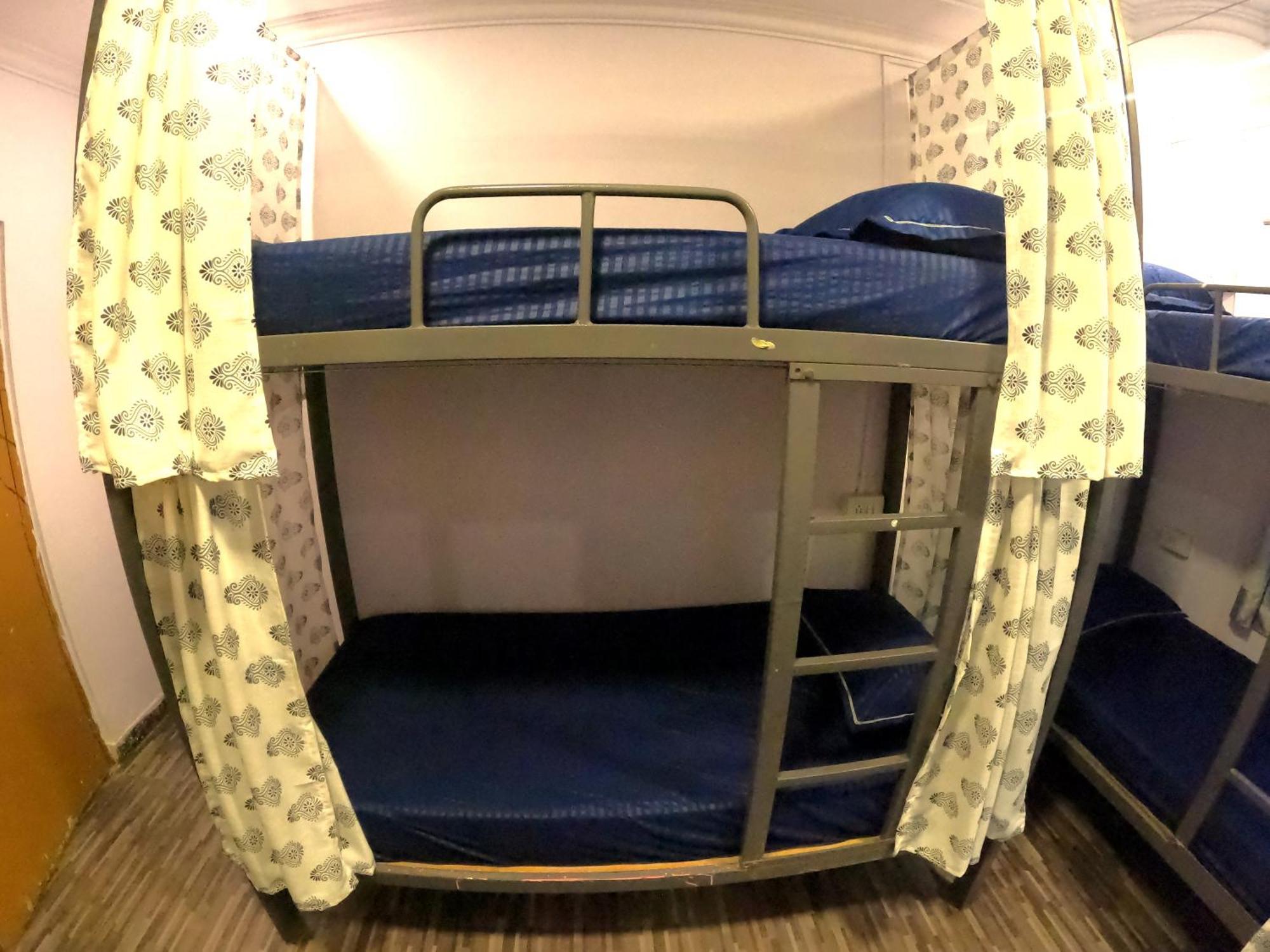 Bunk Bed in Female Dormitory Room,1606129908:JPEG