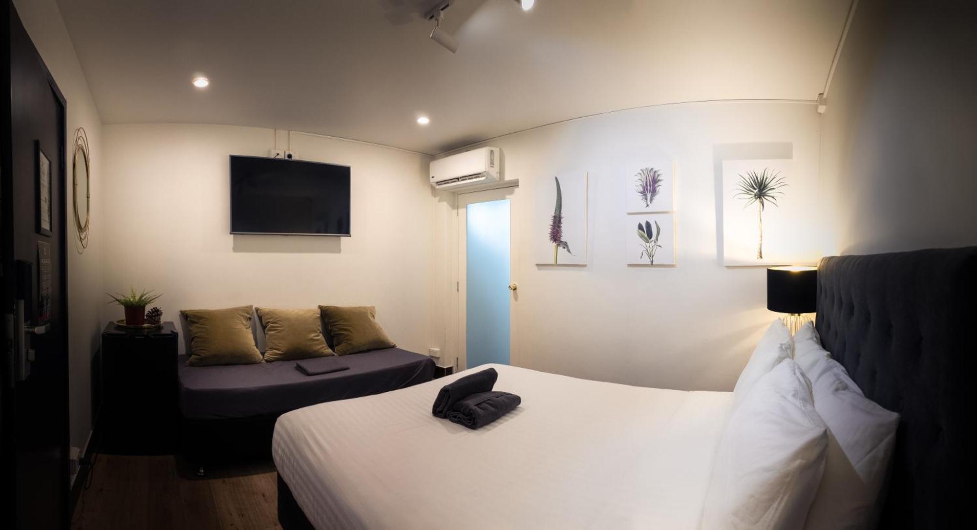 Deluxe Queen Room Private Bathroom