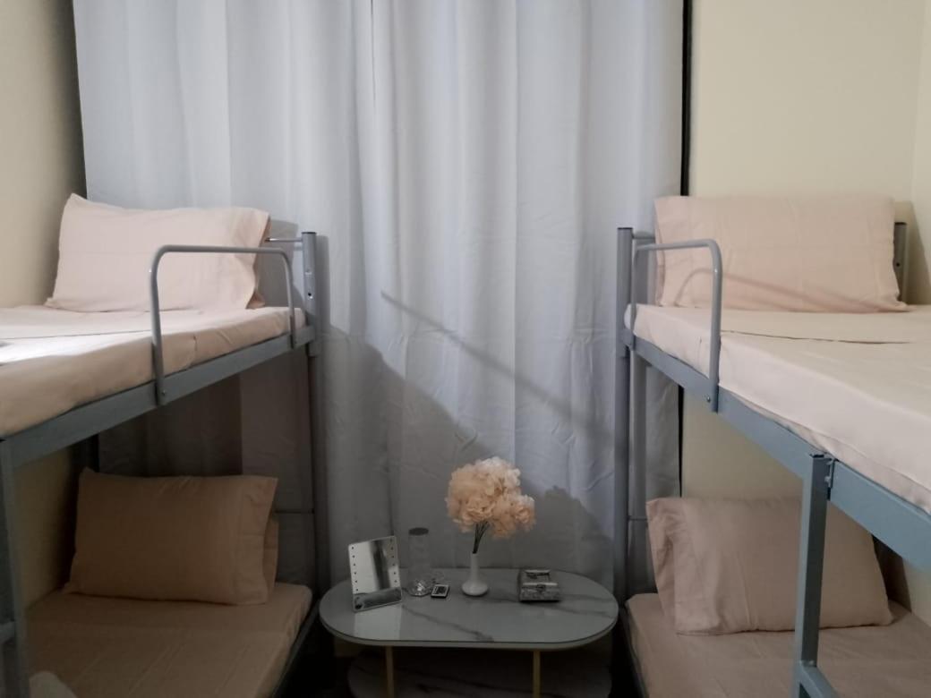 Posto Letto in Dormitorio Femminile con 6 Letti