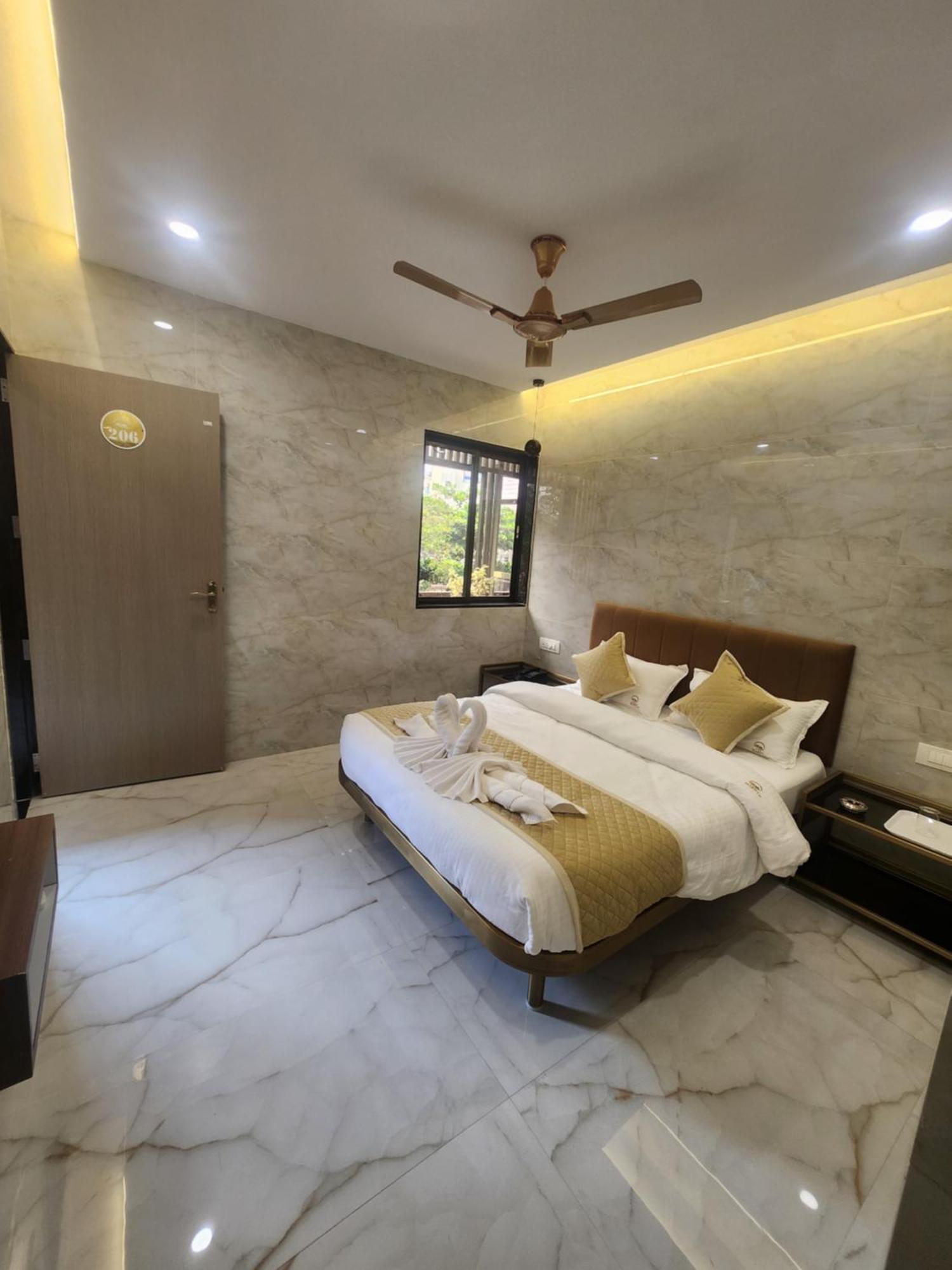Large Double Room