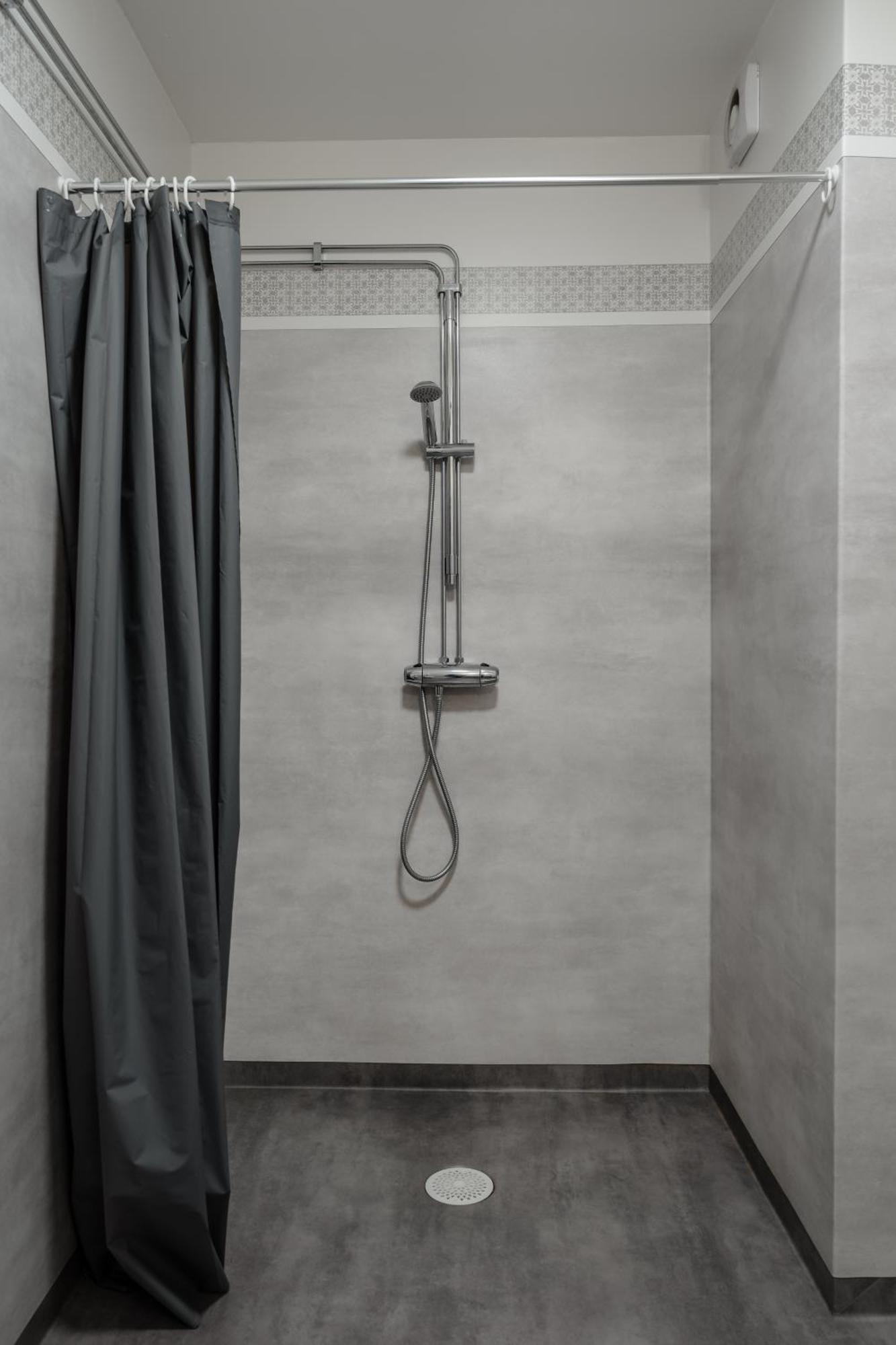 Habitación Familiar con baño compartido