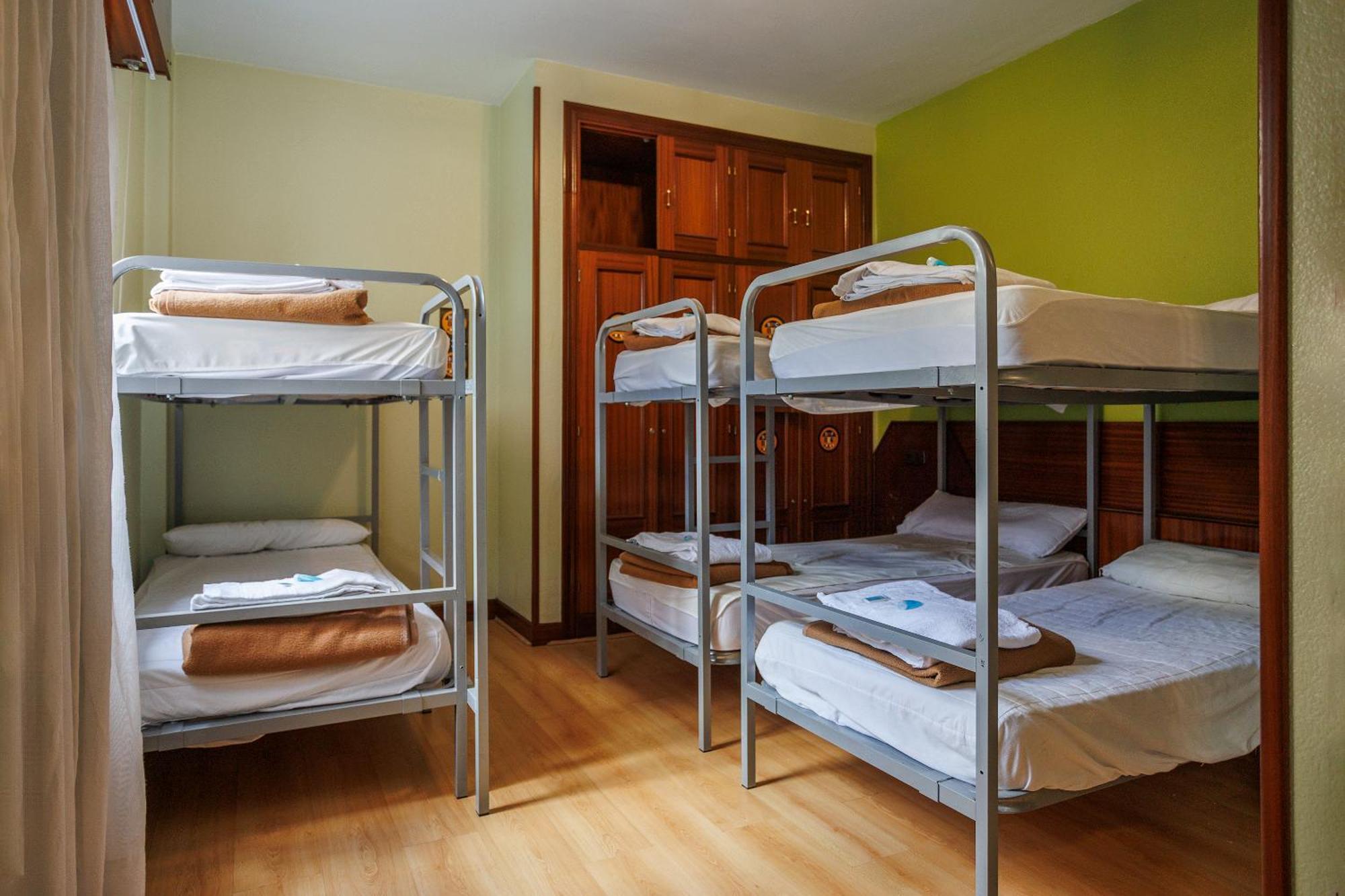 Eenpersoonsbed in een Gemengde Slaapzaal met 6 Bedden