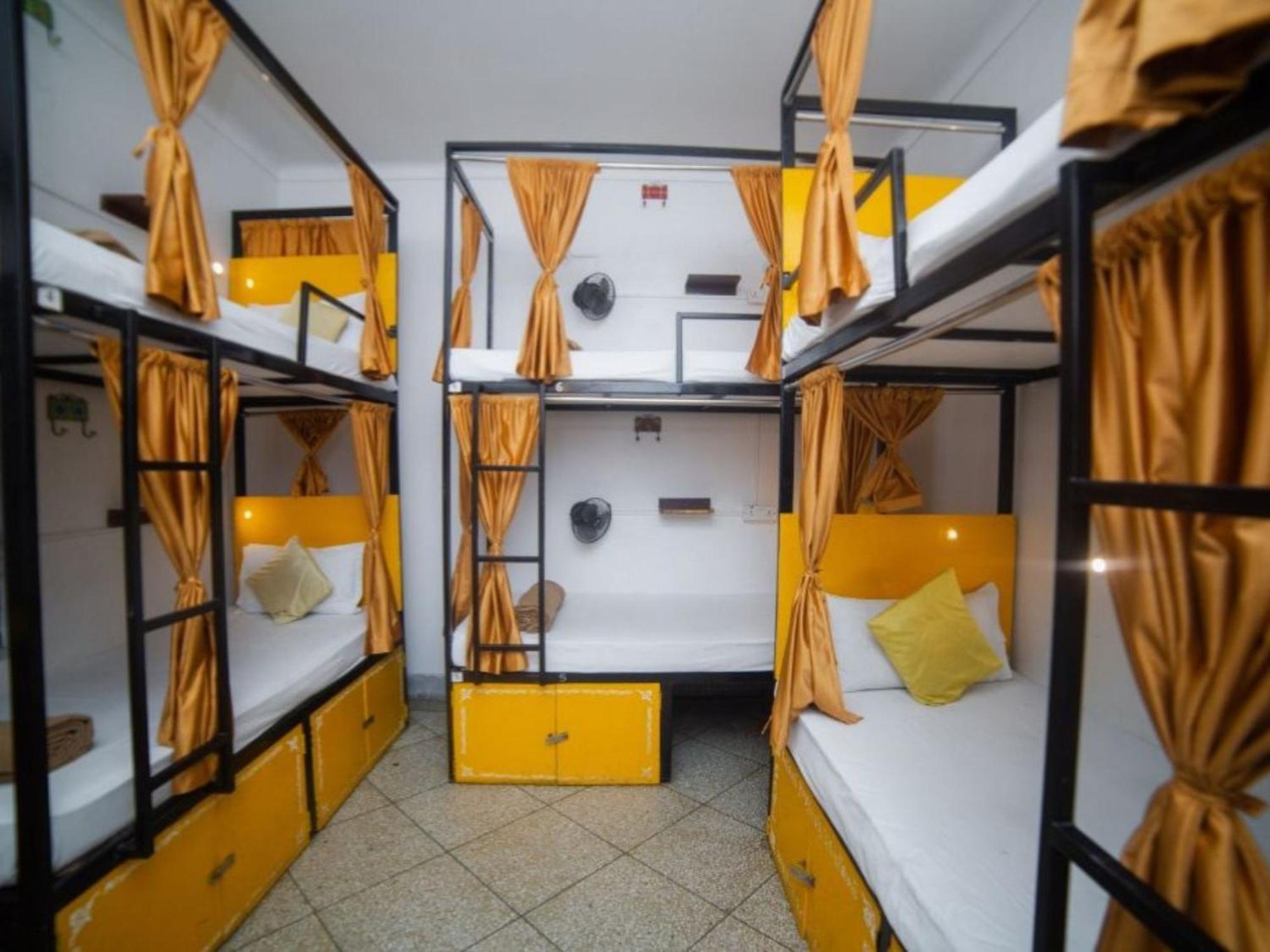 Bed 8 Bed Non AC Mixed Dorm