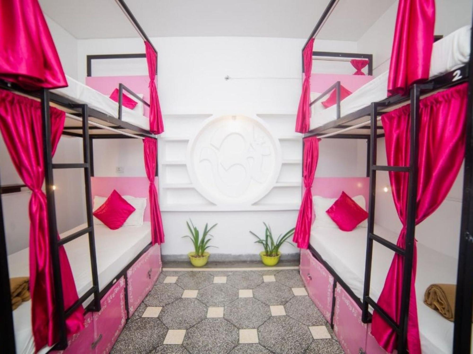 Bed 4 Bed Female AC Dorm