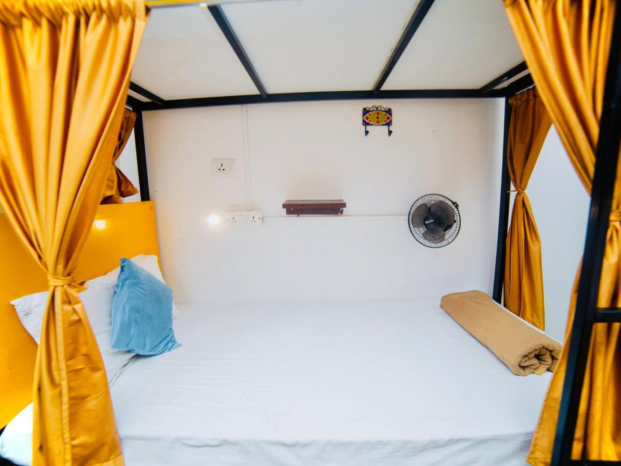 Bed 8 Bed AC Mixed Dorm