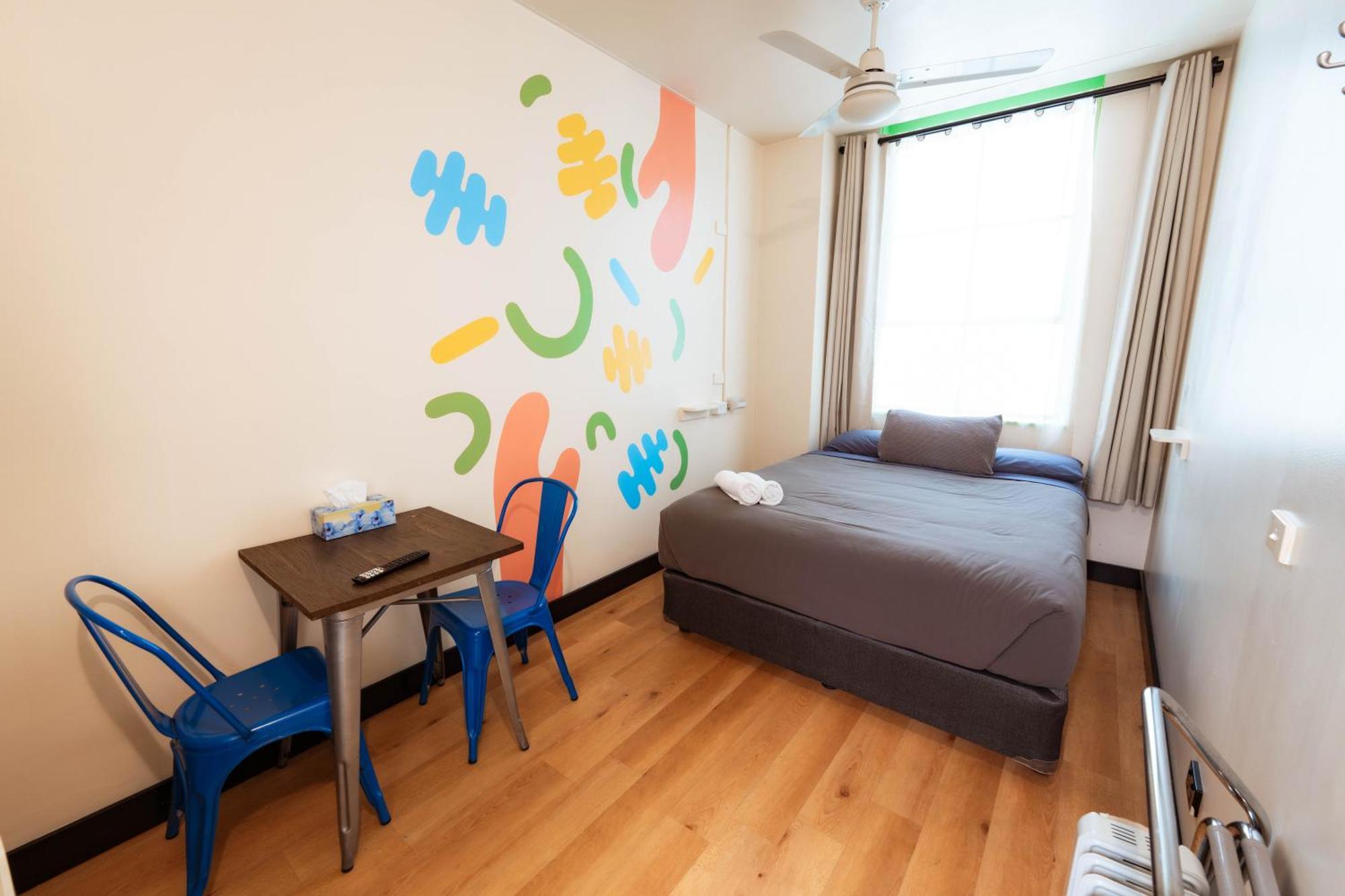 Habitación Doble con baño privado (mayores de 18 años)