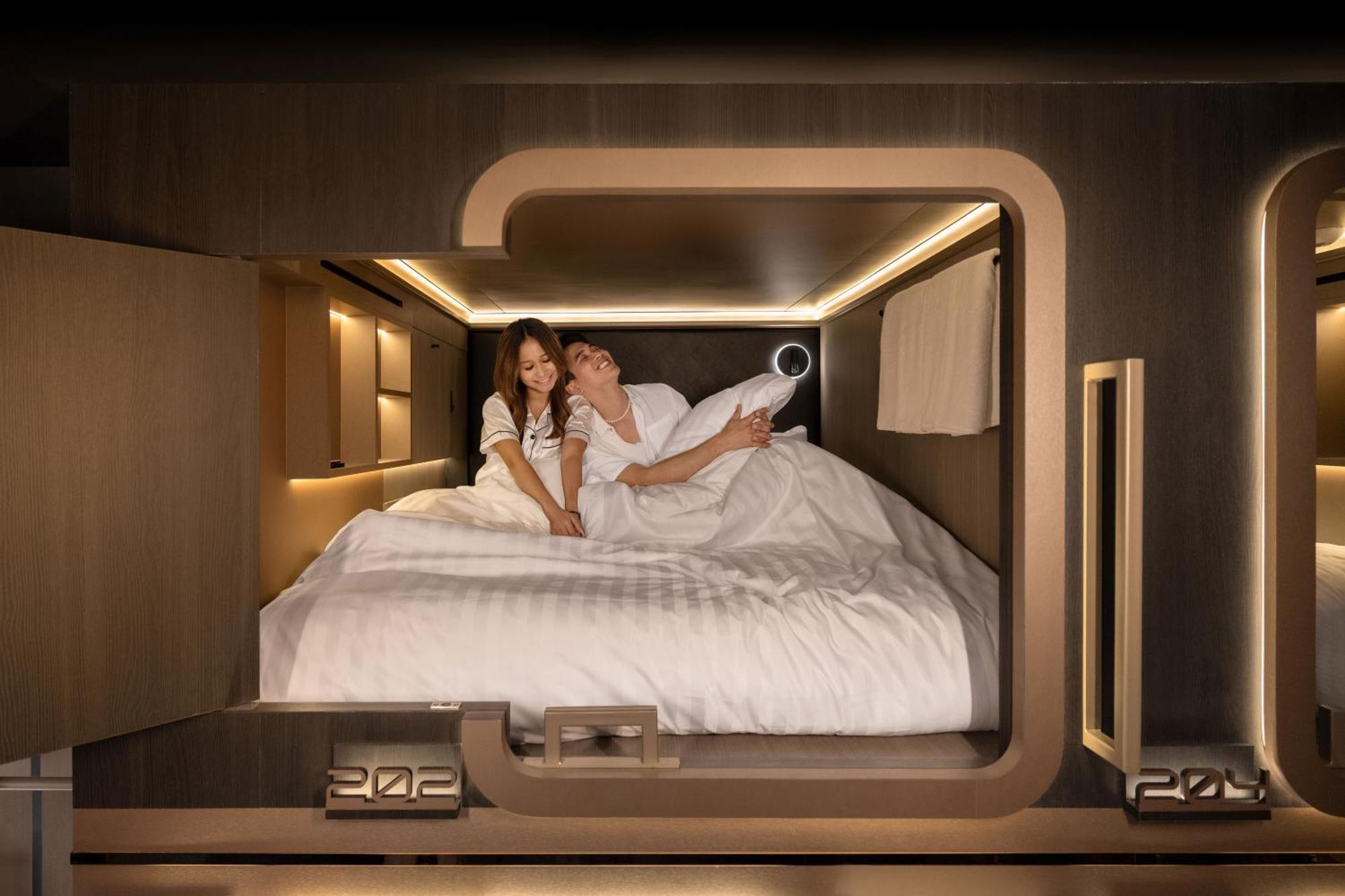 Queen Capsule Mixed Room,1635897635:JPEG